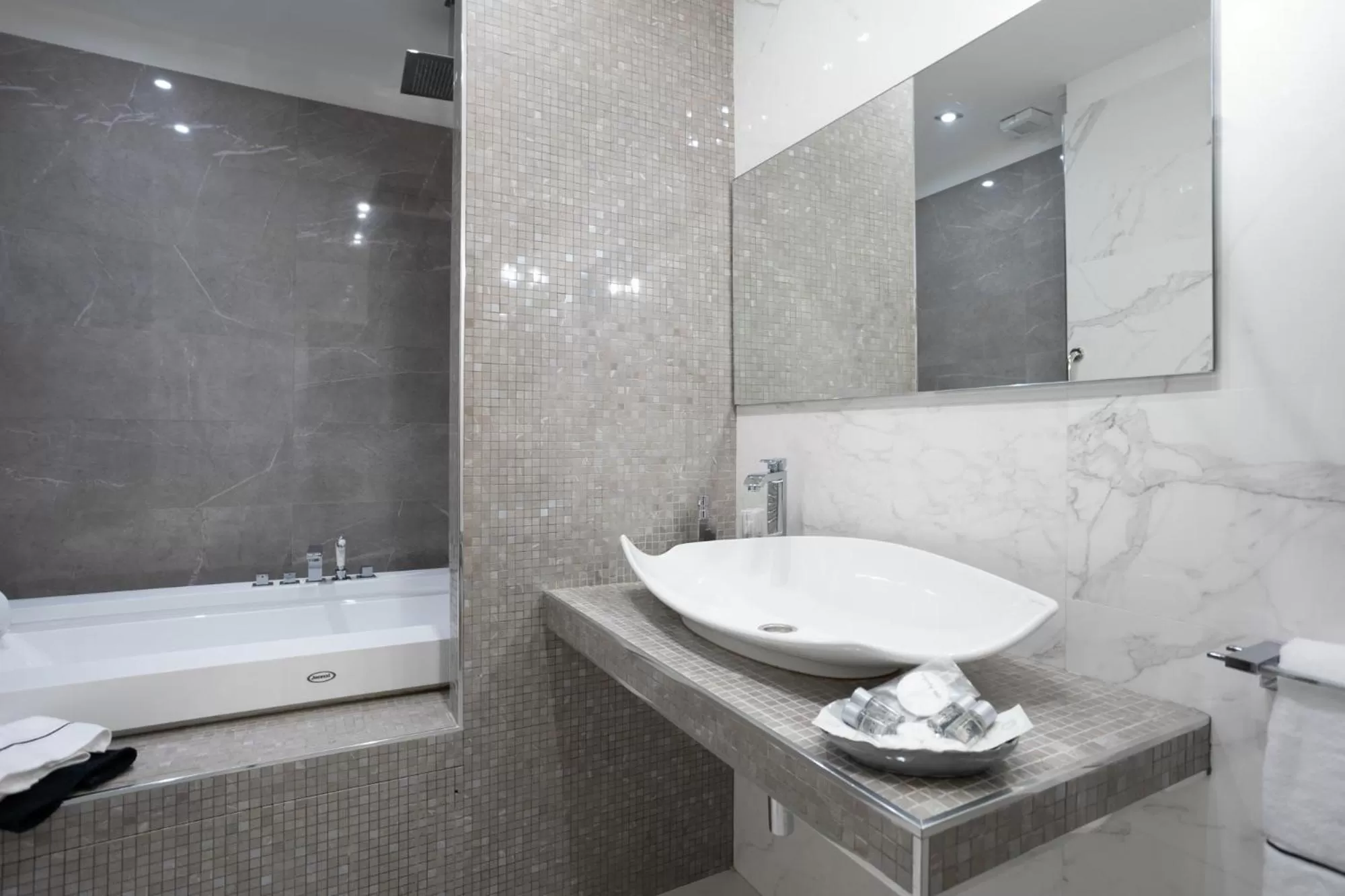 Bathroom in Cardilli Luxury Rooms