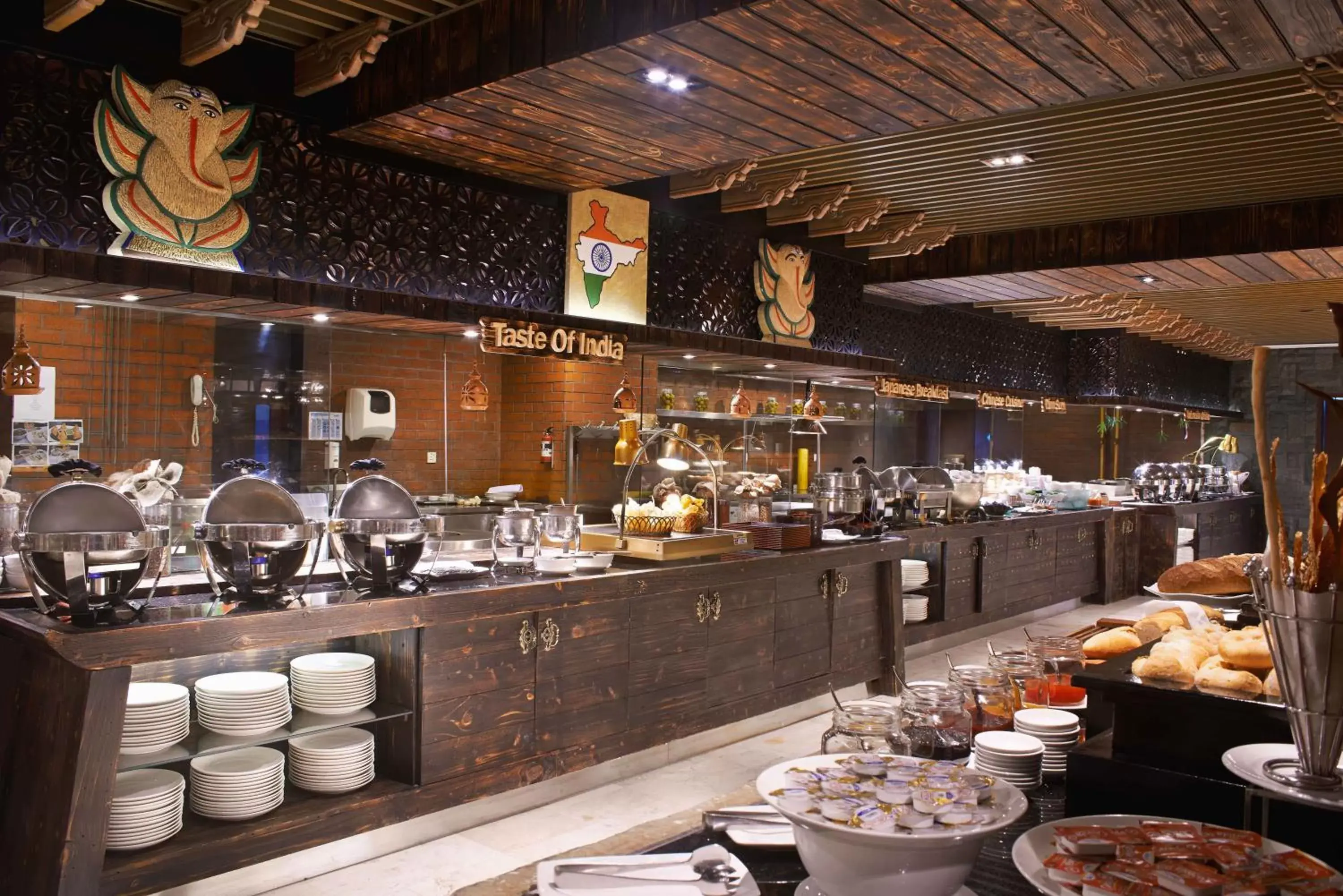 Restaurant/Places to Eat in Gran Melia Jakarta