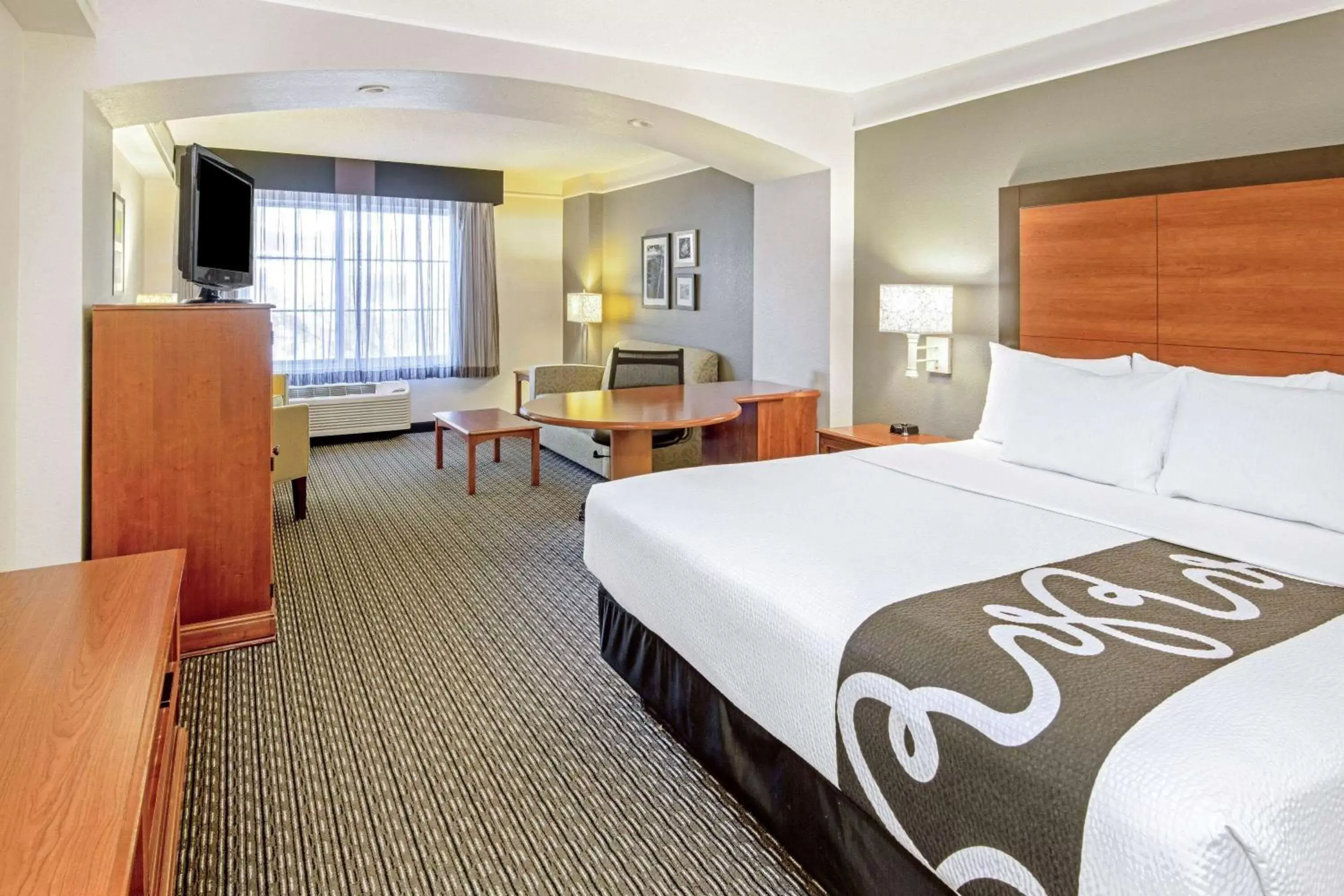 Bed in La Quinta by Wyndham San Antonio Airport