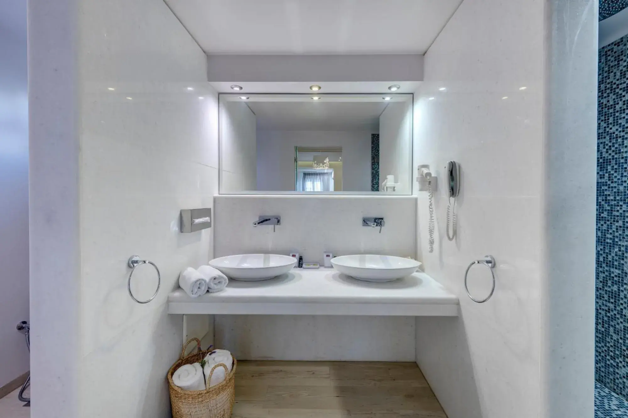 Shower, Bathroom in Kouros Art Hotel (Adults Only)