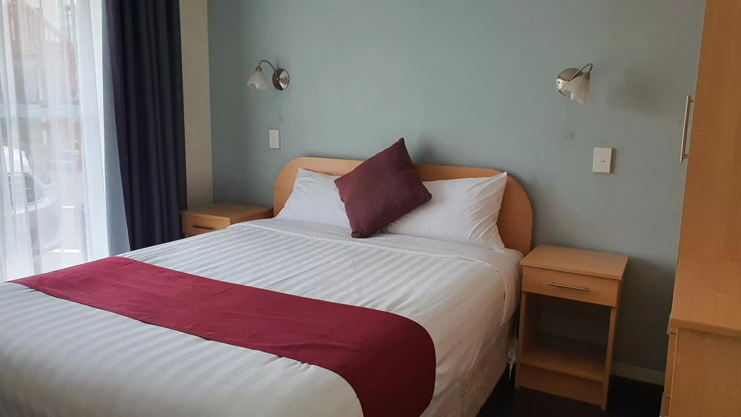 Bed in Ocean Inn Motel