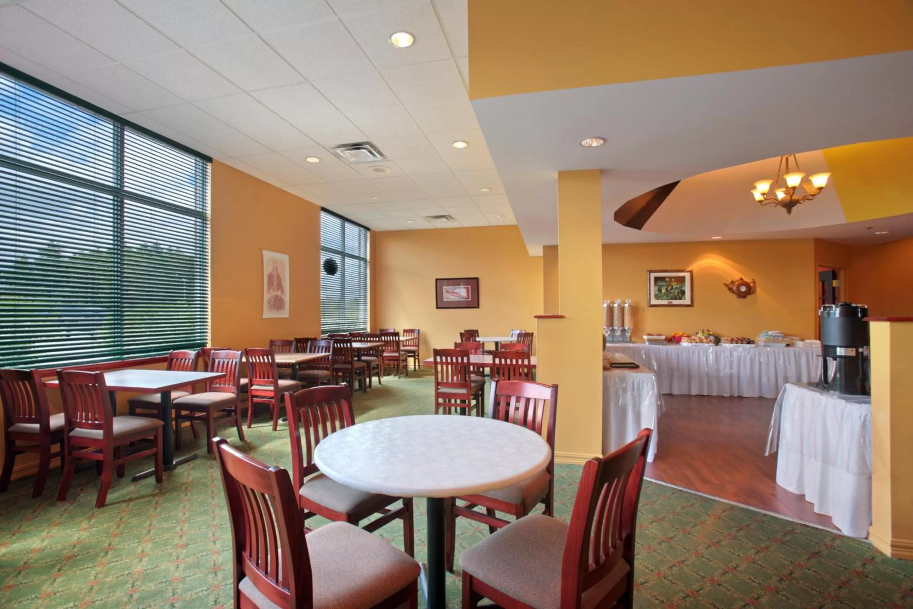 Restaurant/places to eat in Days Inn by Wyndham Oromocto Conference Centre