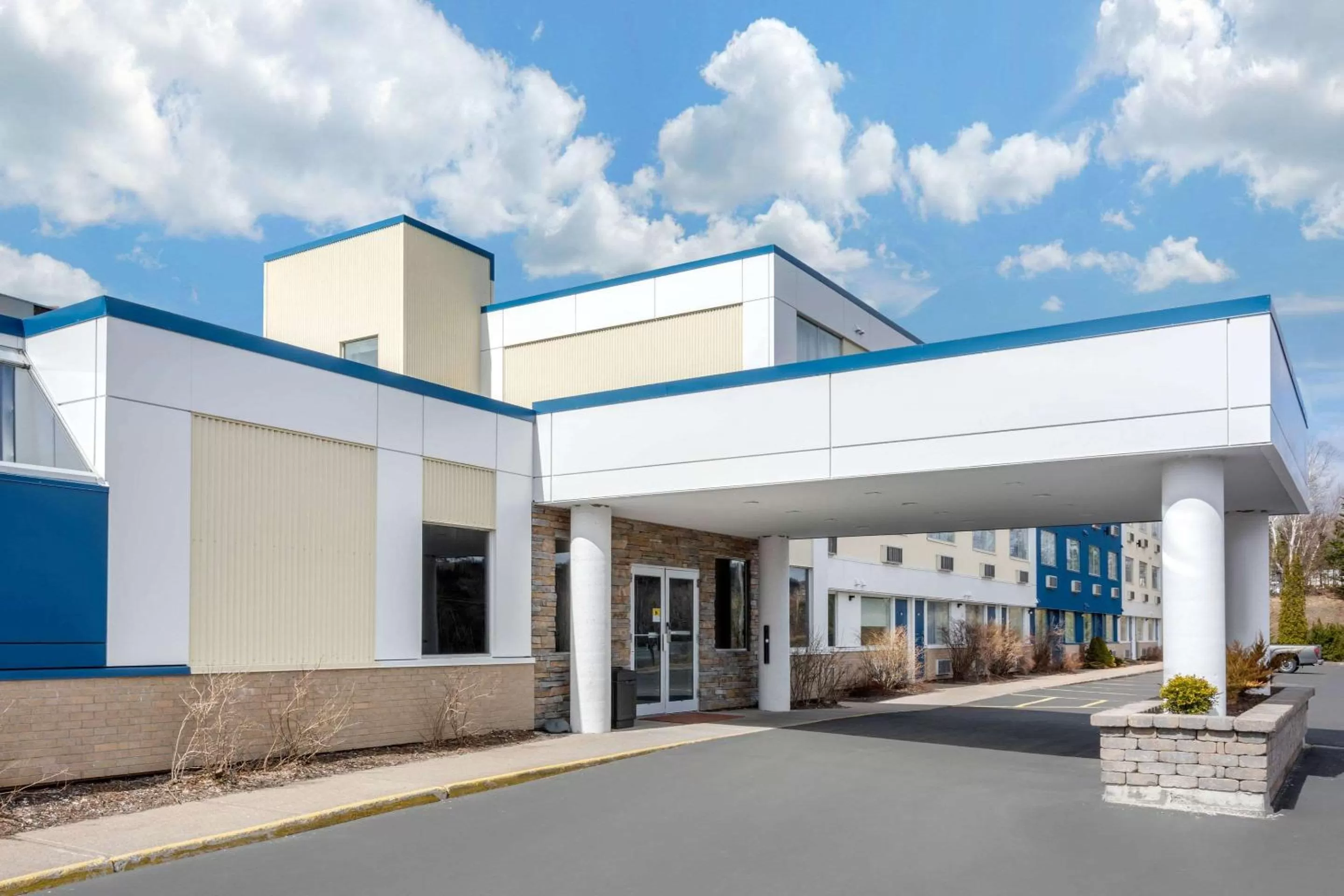 Property building in Quality Hotel