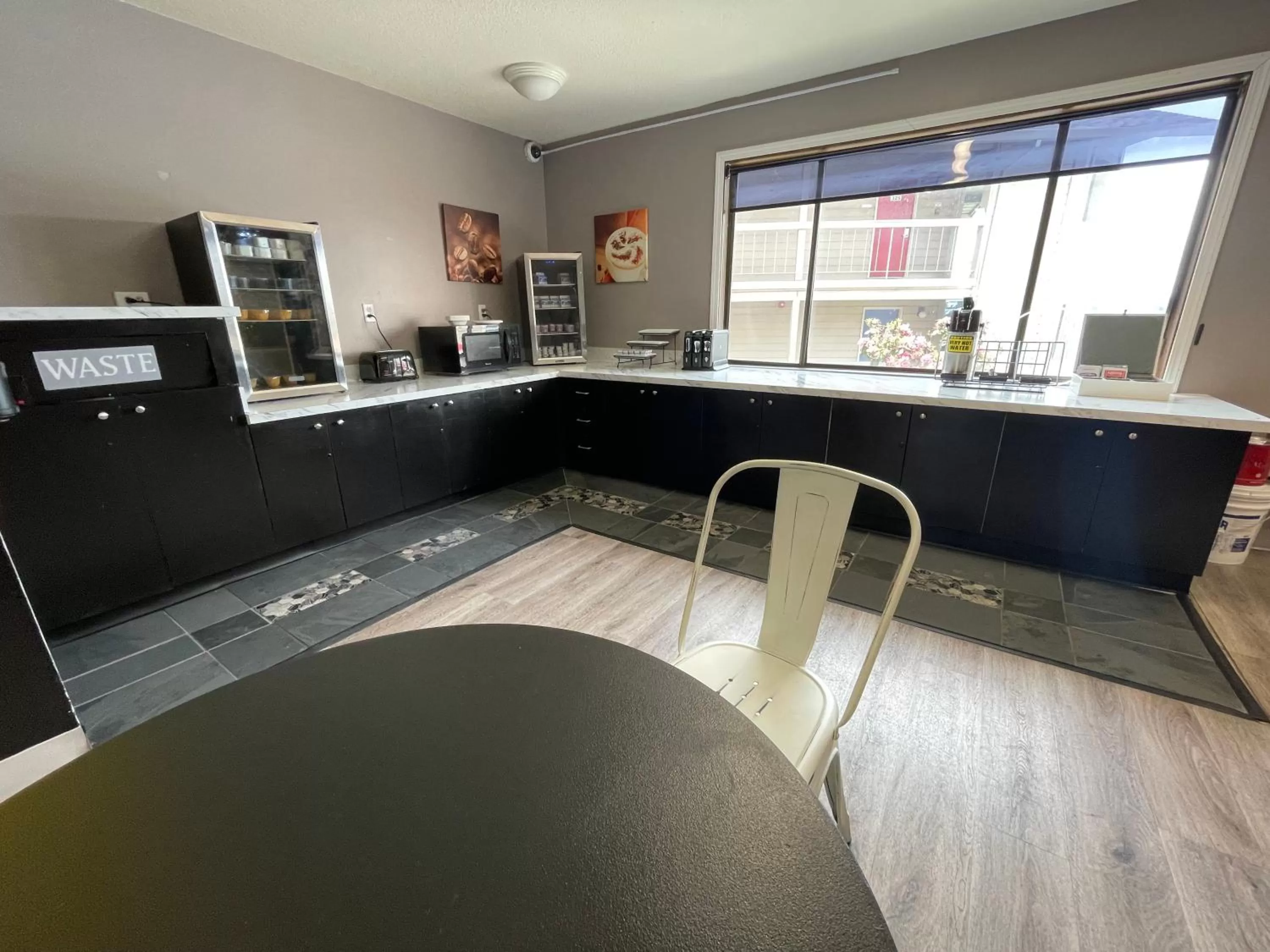 Breakfast in Sunnyside Inn and Suites