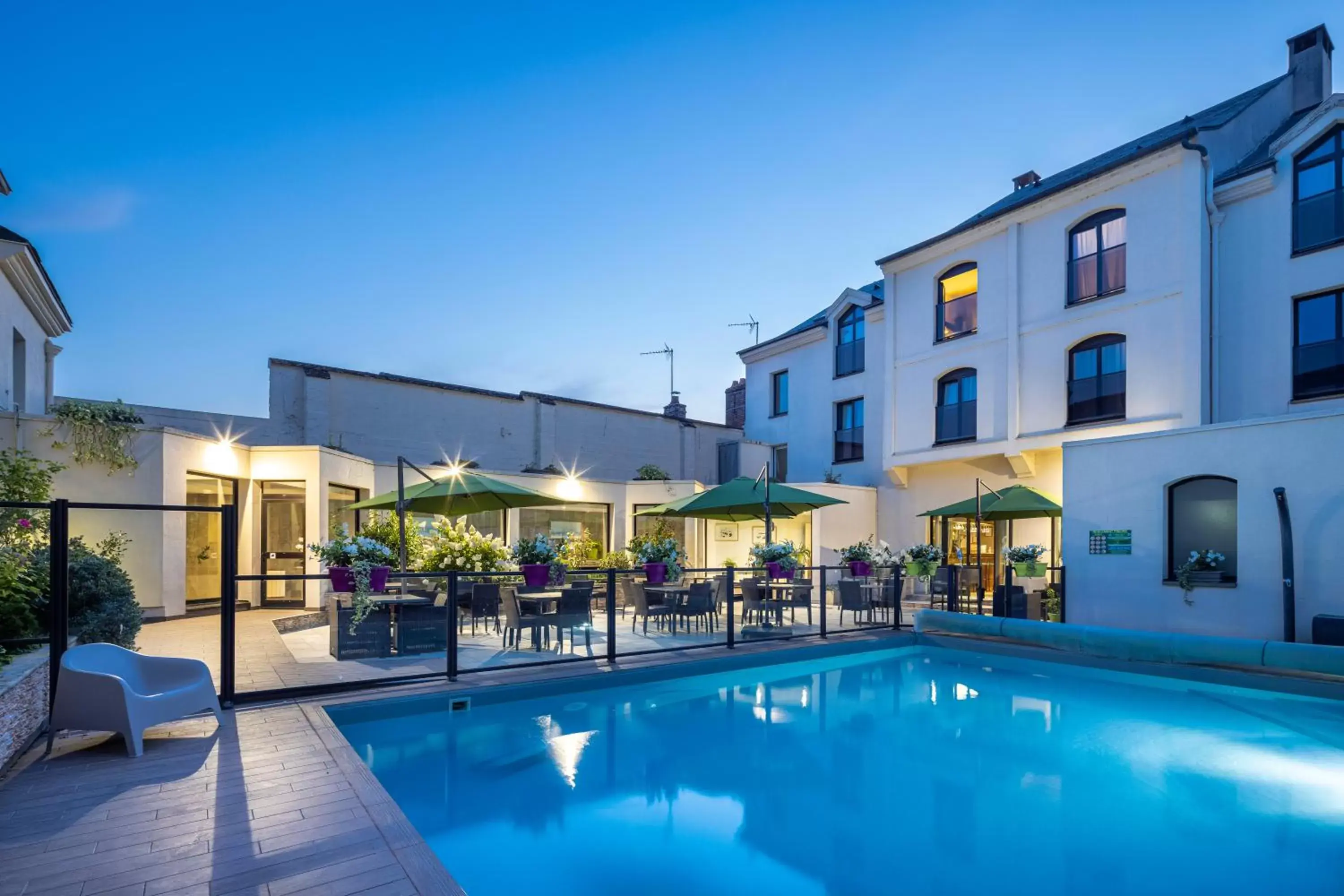 Swimming Pool in Hôtel Saint Laurent