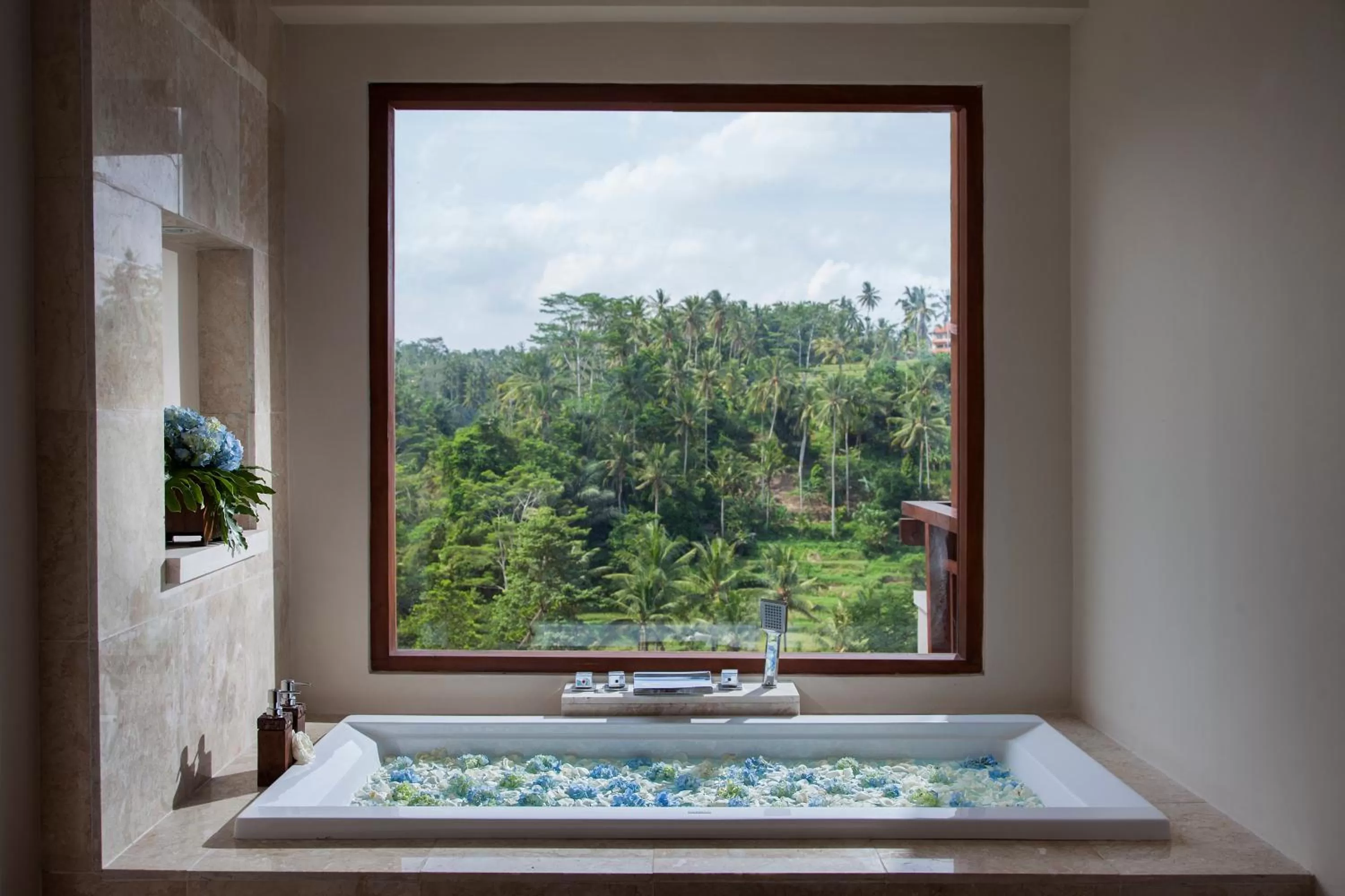 Deluxe Suite with New Year's Eve Dinner in Jannata Resort and Spa