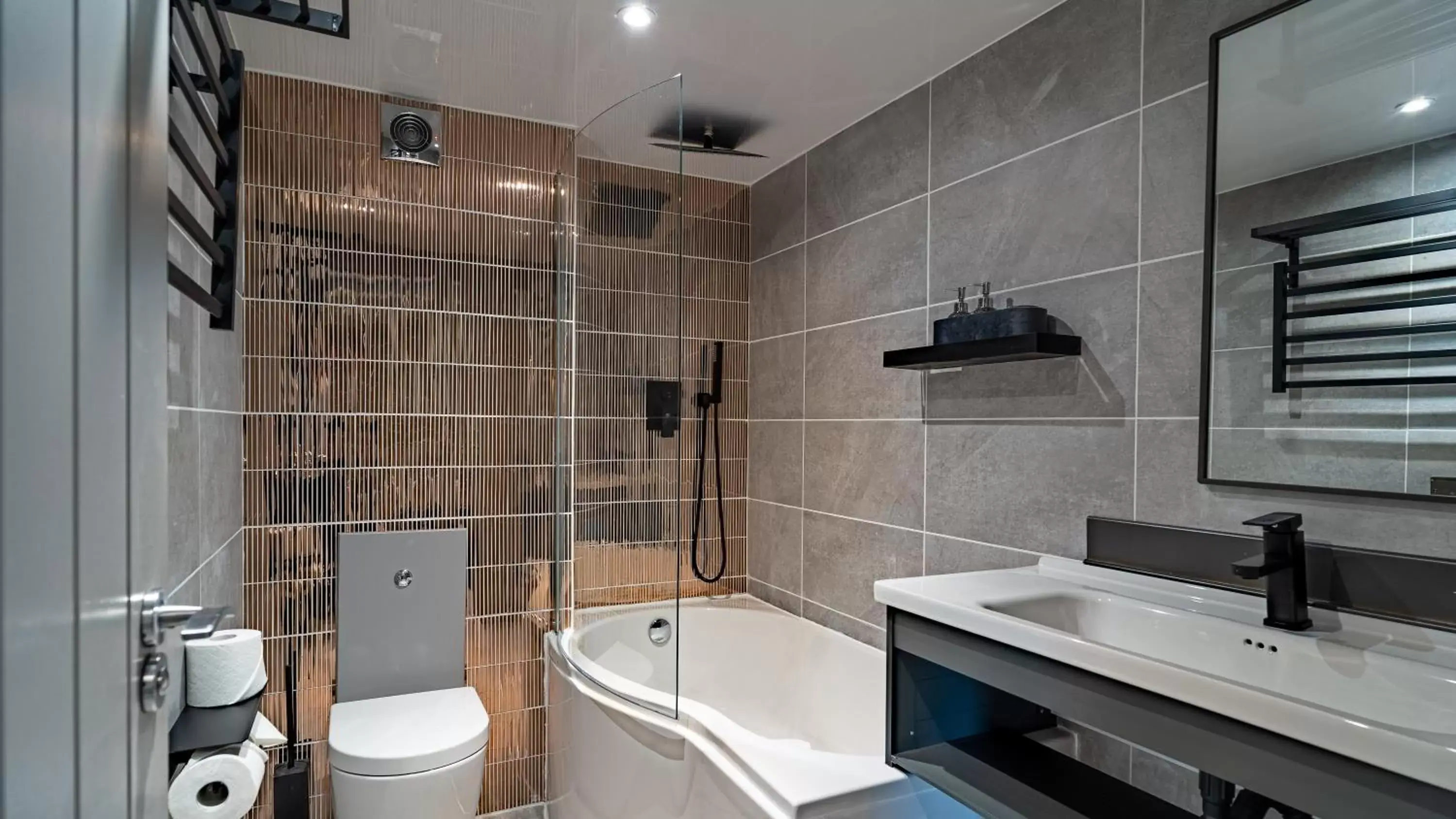 Shower, Bathroom in The Fisherbeck