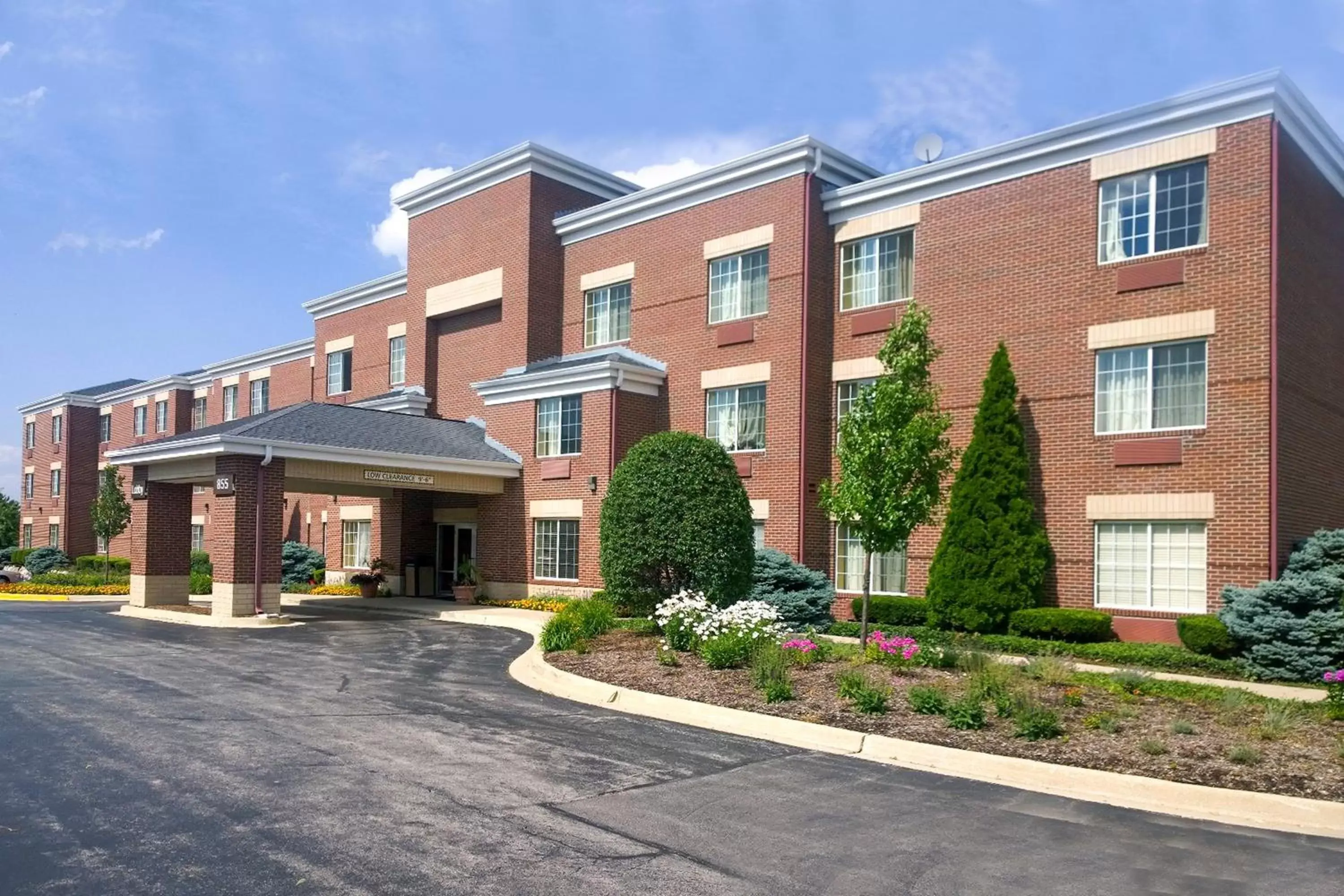 Property building in Extended Stay America Suites - Chicago - Westmont - Oak Brook