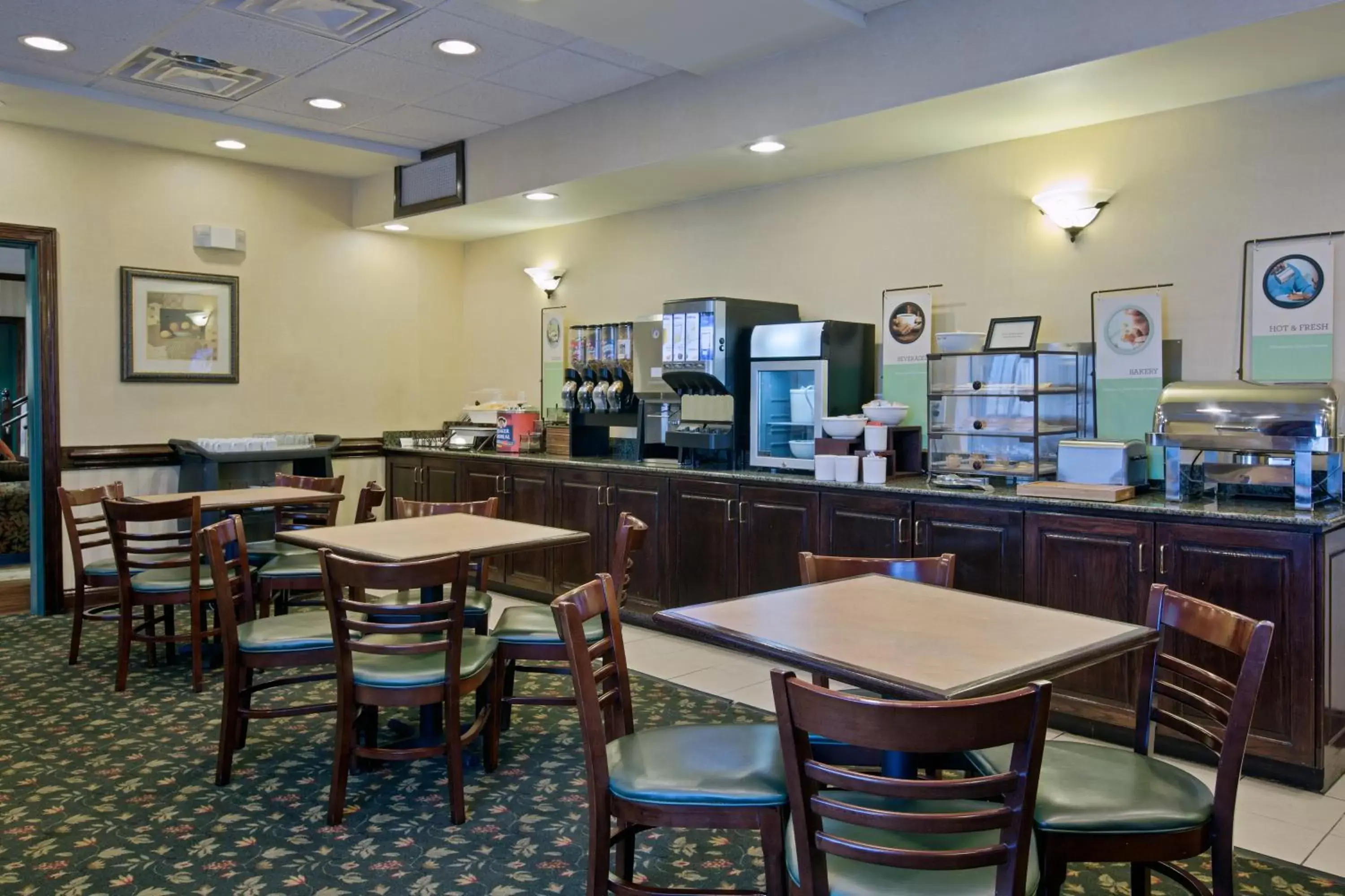 Restaurant/Places to Eat in Country Inn & Suites by Radisson, Newport News South, VA