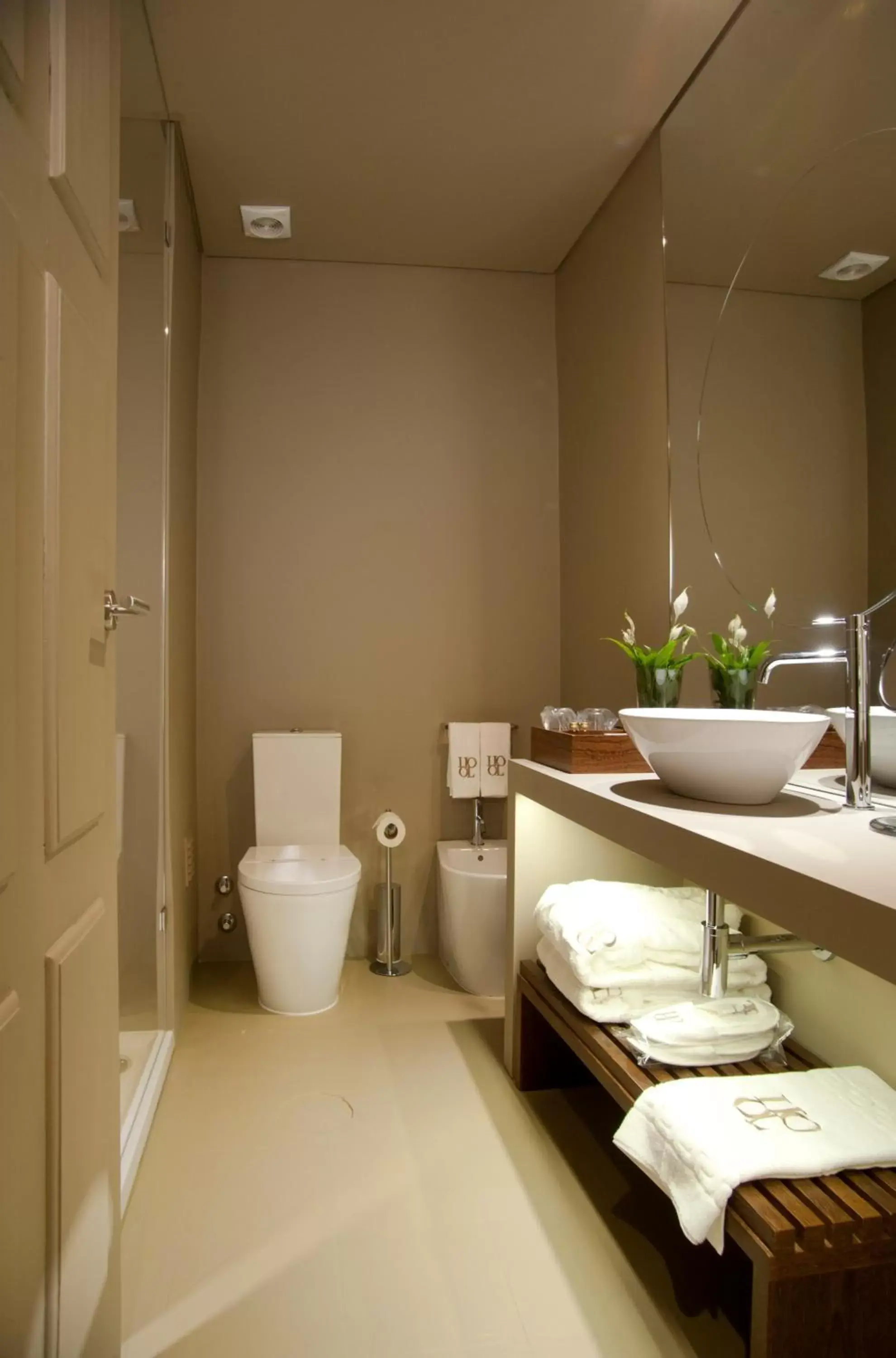 Shower, Bathroom in Hotel da Oliveira