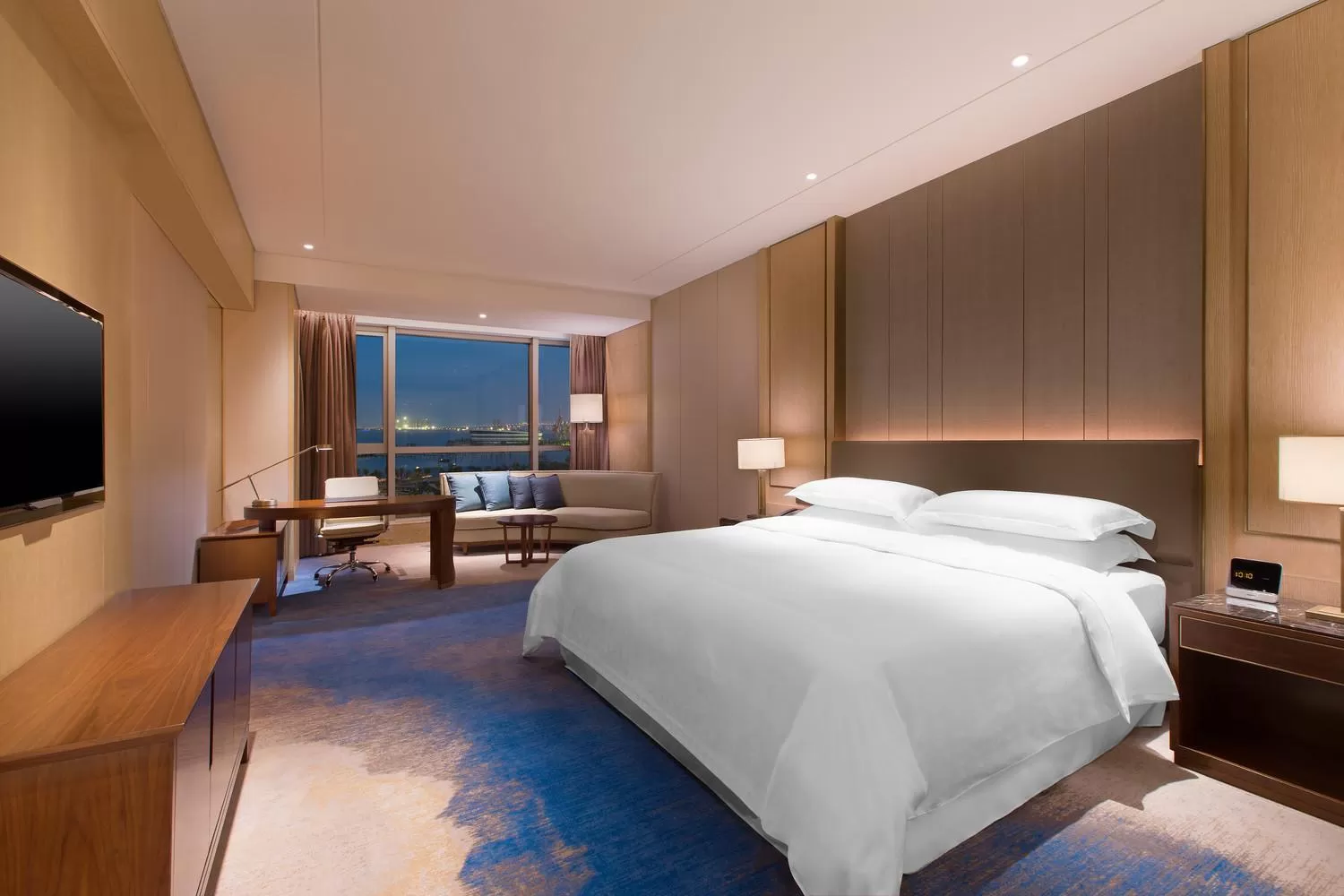 Bedroom, Bed in Sheraton Zhanjiang Hotel