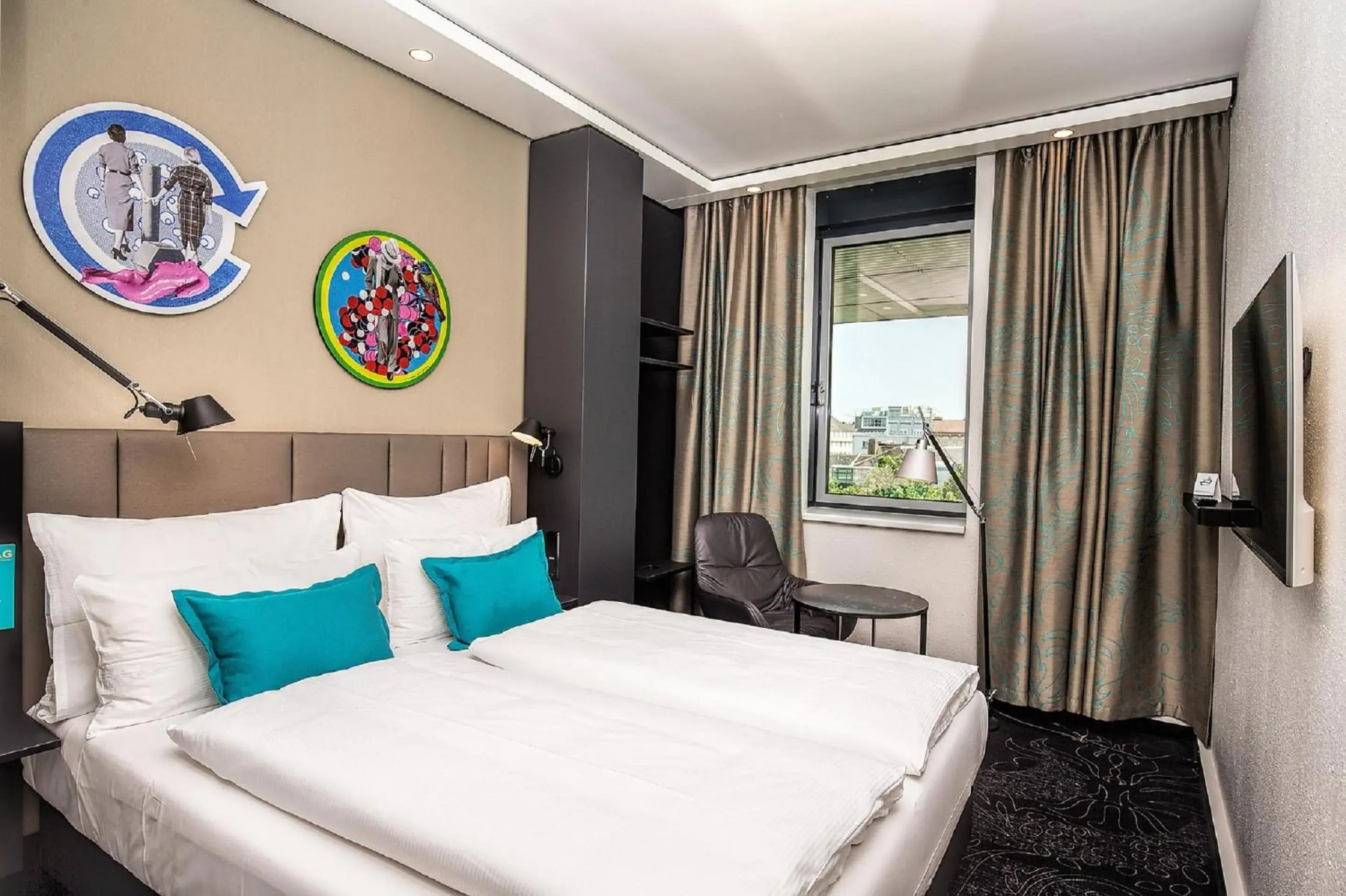 Photo of the whole room, Bed in Motel One Wien Westbahnhof