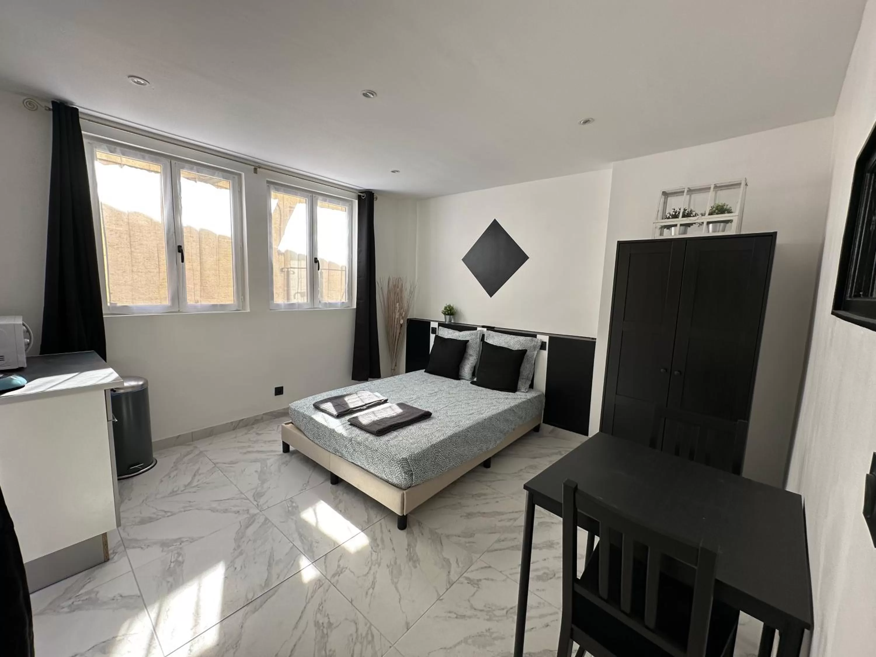 Photo of the whole room in La maison de Giulia Menton