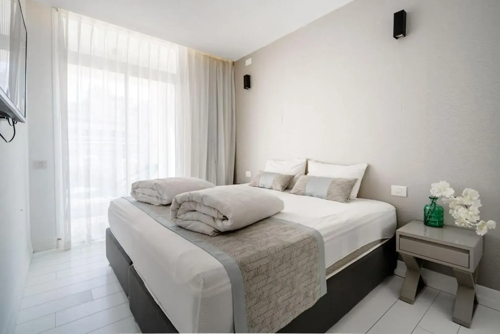 Bed in Kikar Boutique Hotel