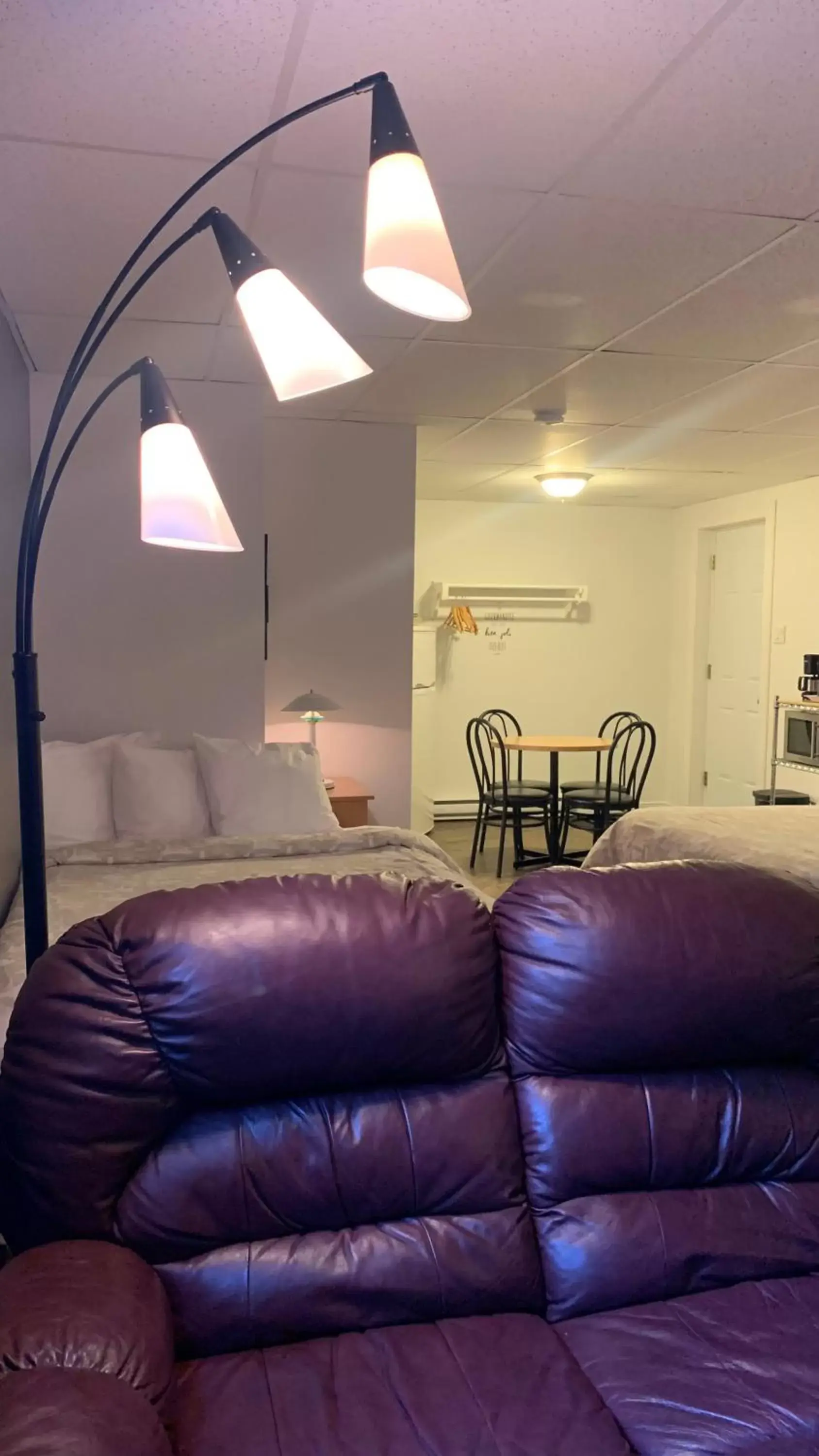 Large Family Room in Motel Des Cascades Large Family Room in Motel Des Cascades