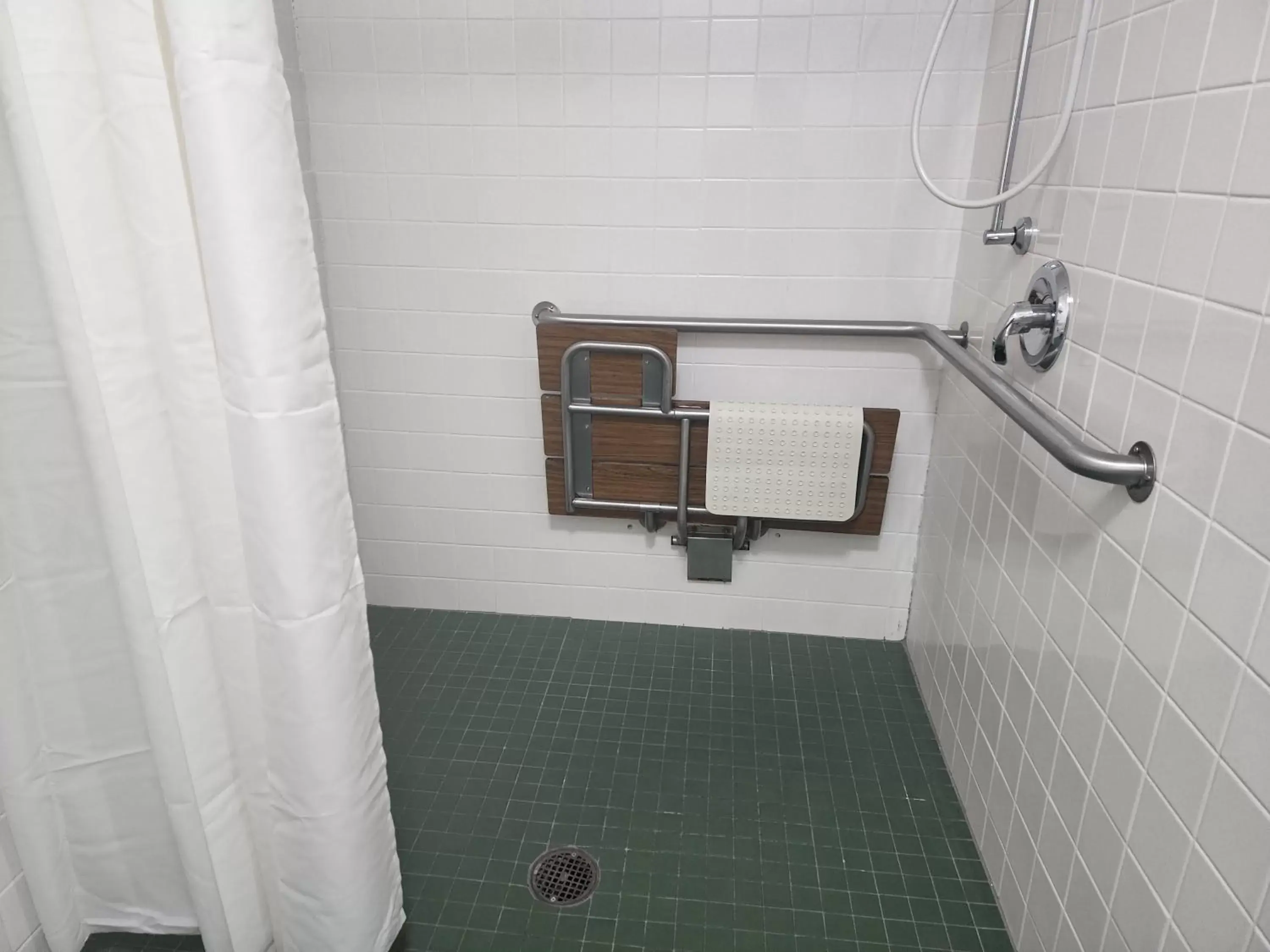 Shower, Bathroom in Anchor Beach Inn