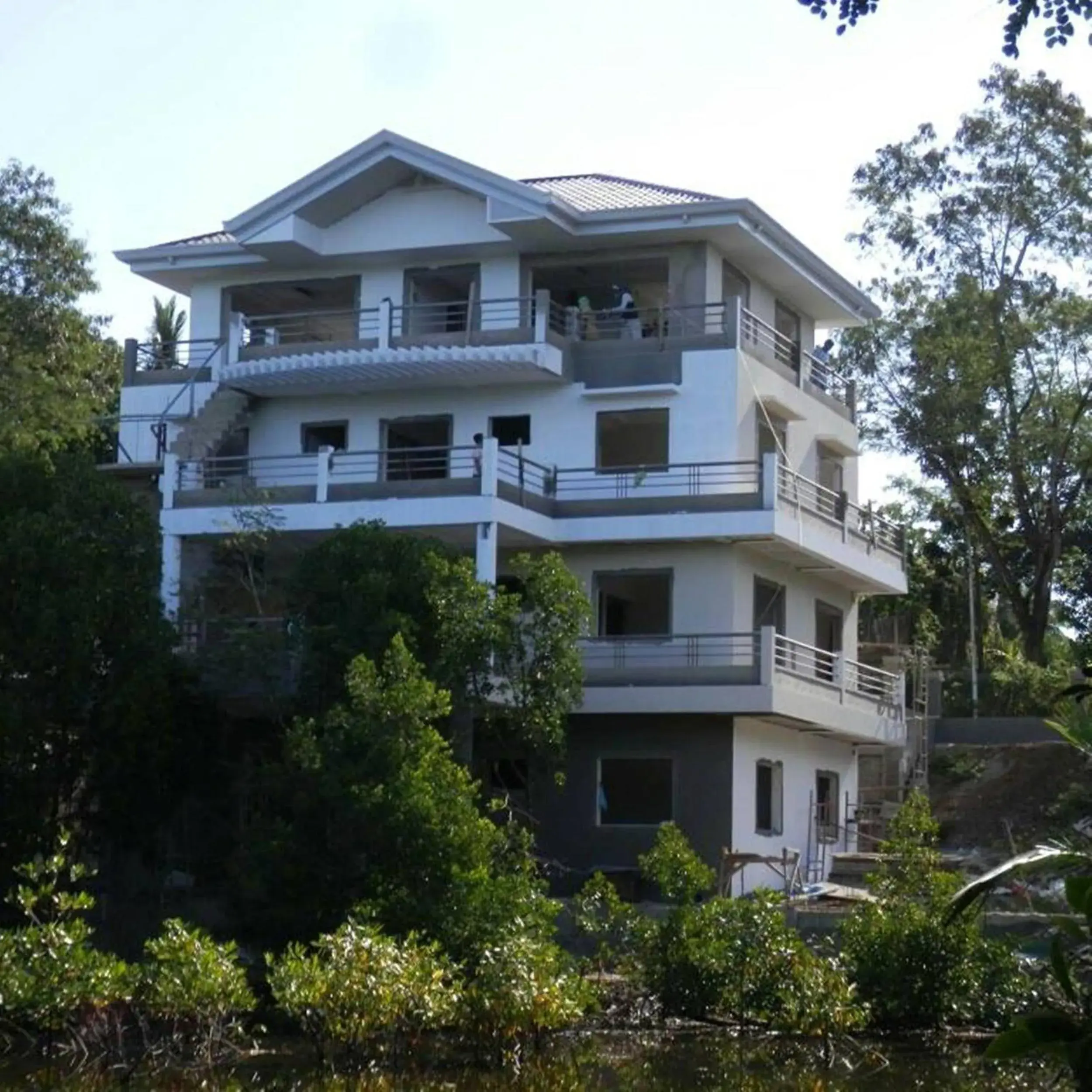 Property Building in Villa de Sierra Vista Bay and Mountain View Inn