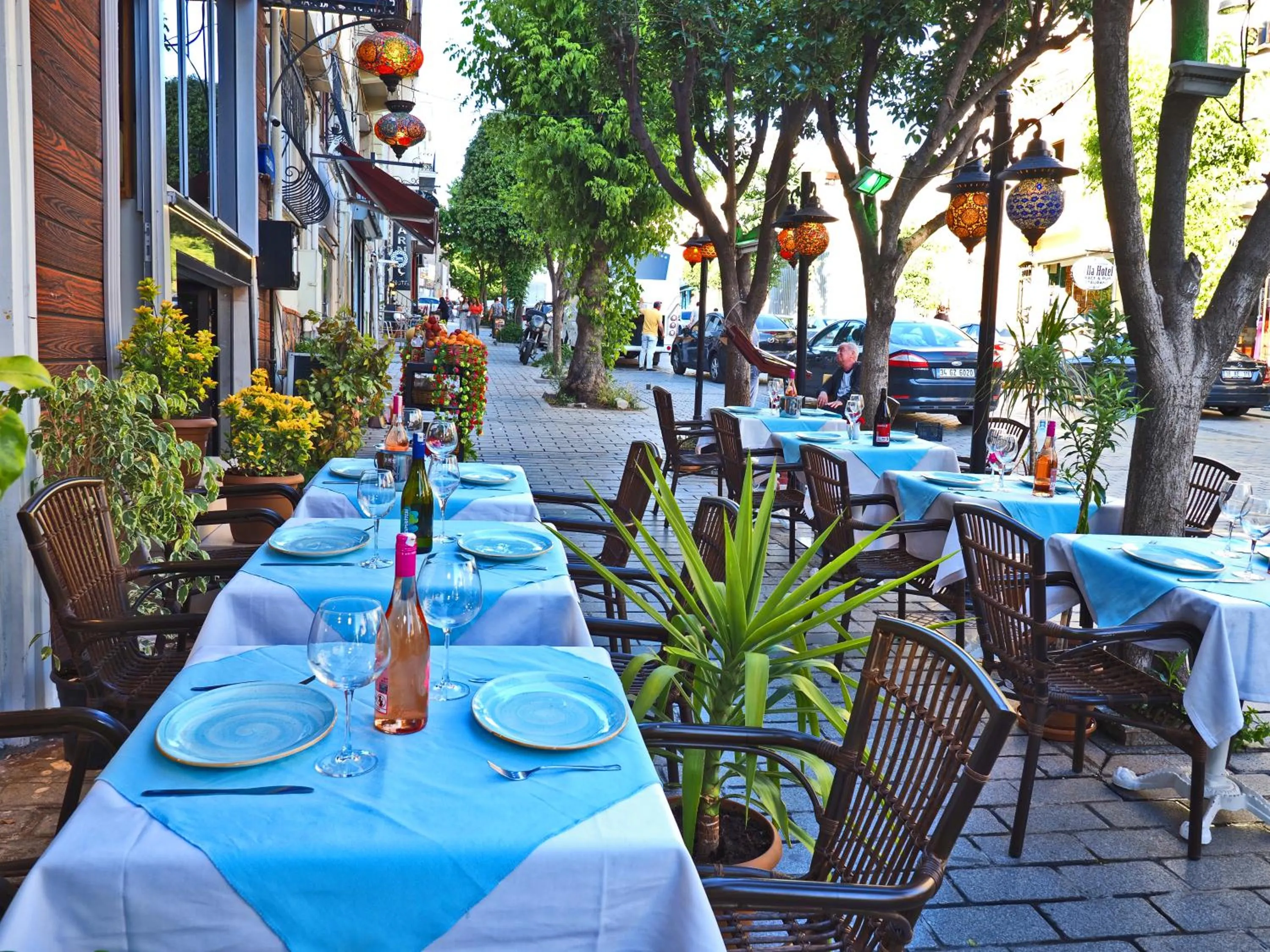 Restaurant/places to eat in The Sunrise Hotel