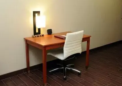 Decorative detail, Dining Area in Comfort Suites near Tanger Outlet Mall