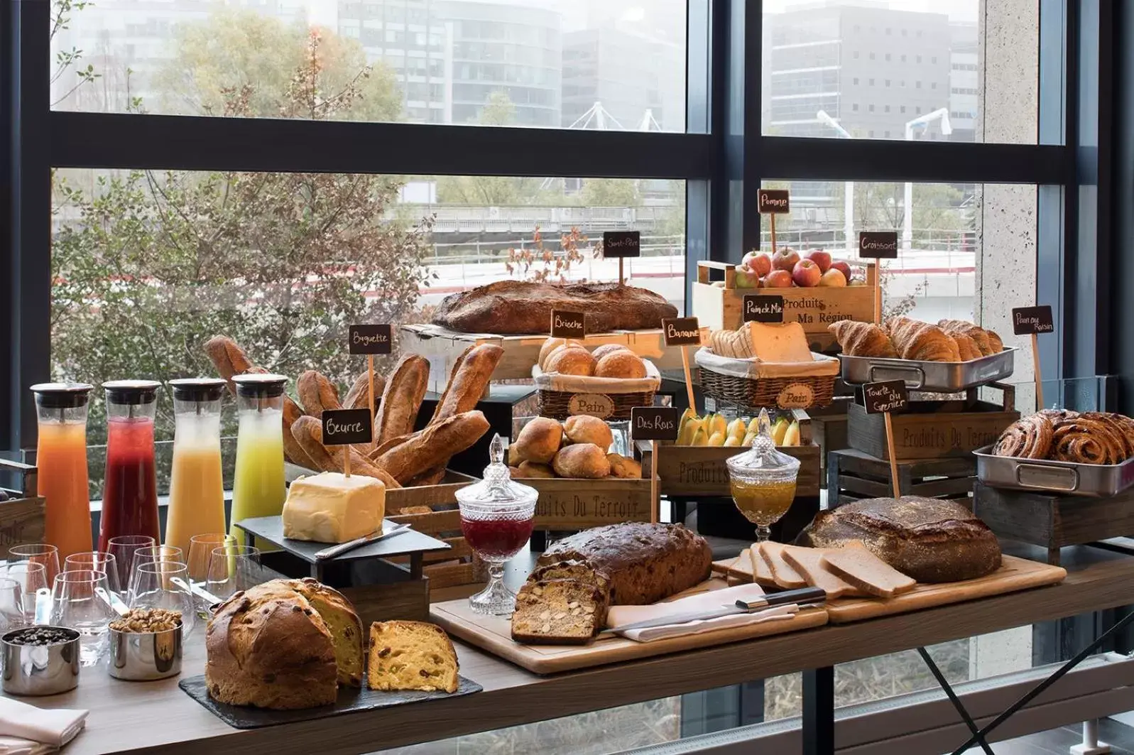 Breakfast in Renaissance Paris La Defense Hotel