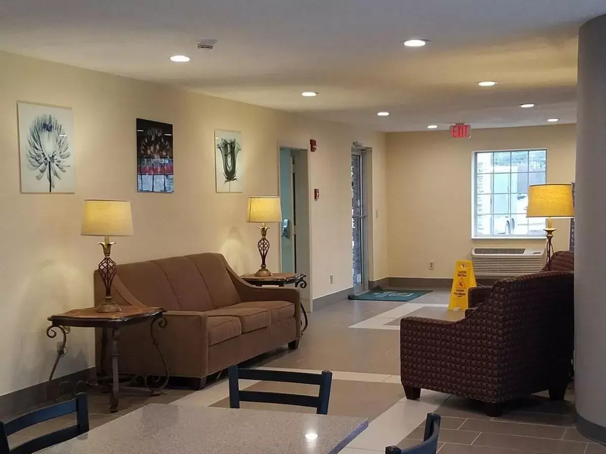 Lobby or reception, Seating Area in Quality Inn University Area