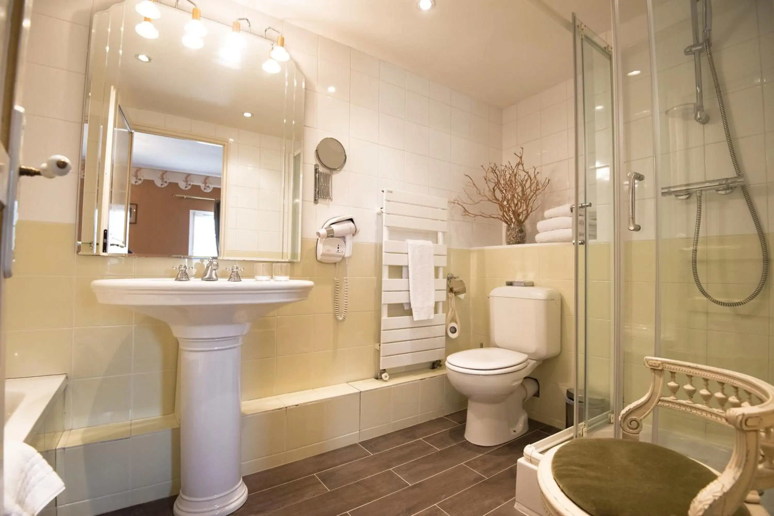 Shower, Bathroom in Chateau De Lantic