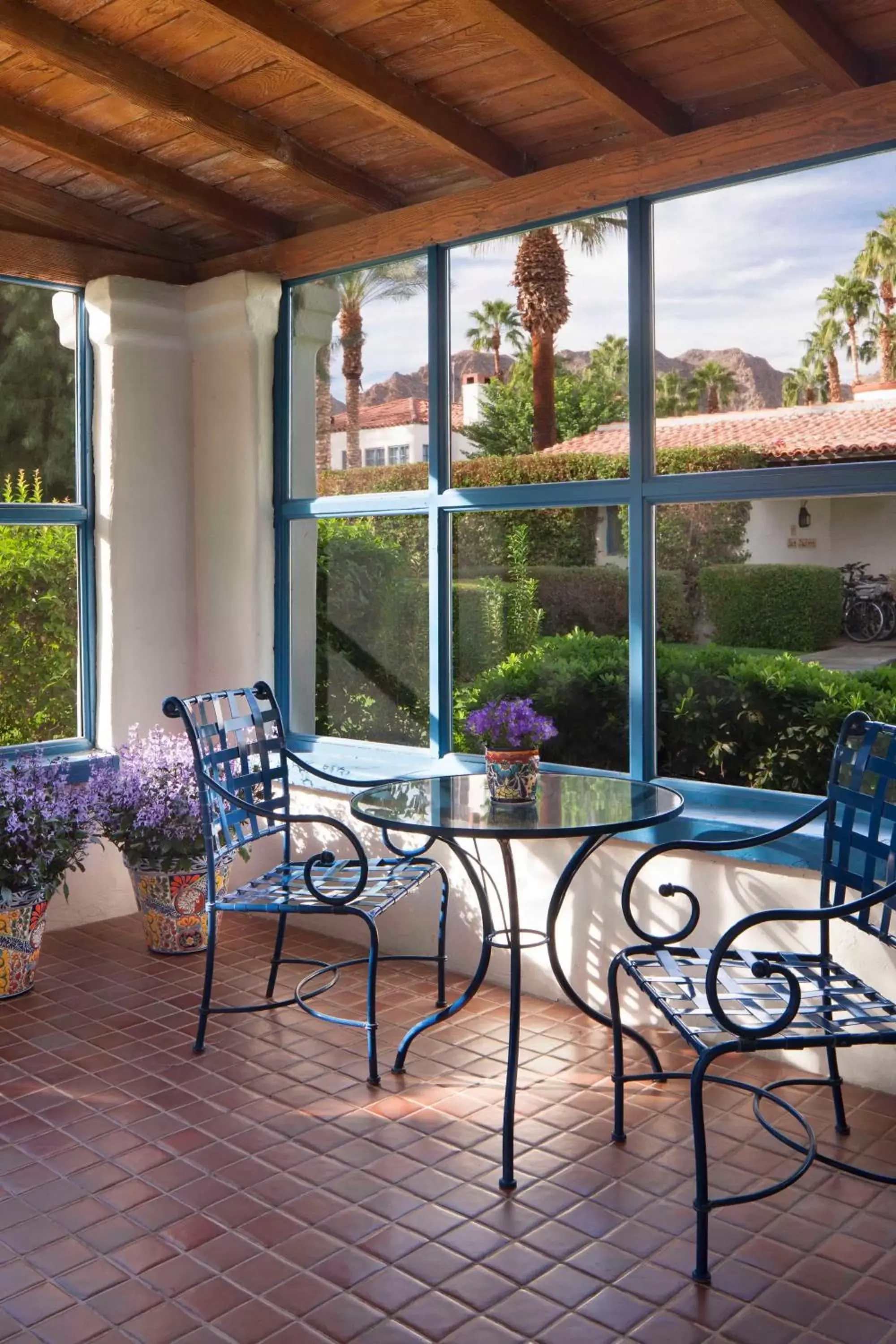 Living room in La Quinta Resort & Club, Curio Collection