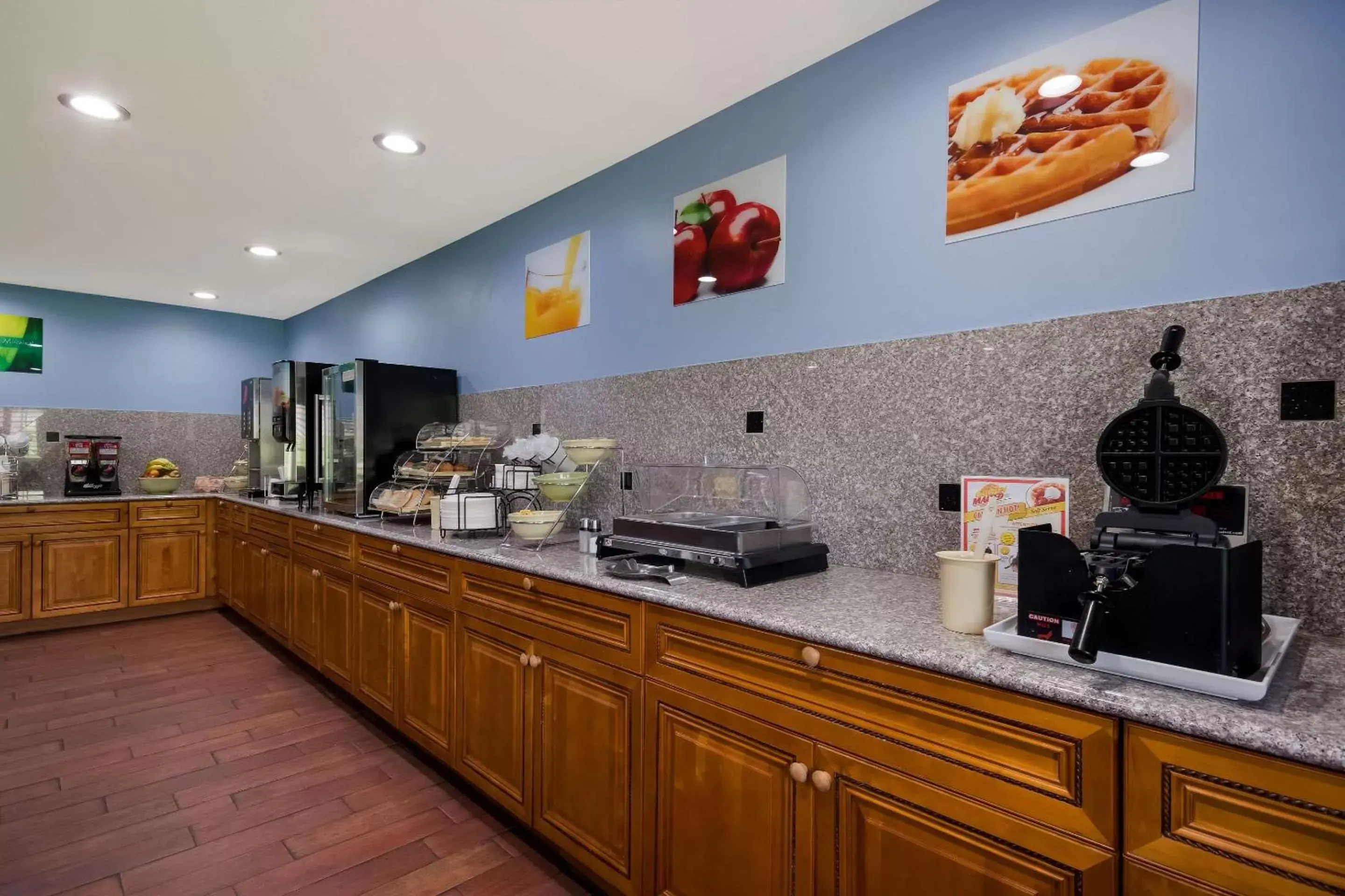 Breakfast, Restaurant/Places to Eat in Quality Inn & Suites Oklahoma City North