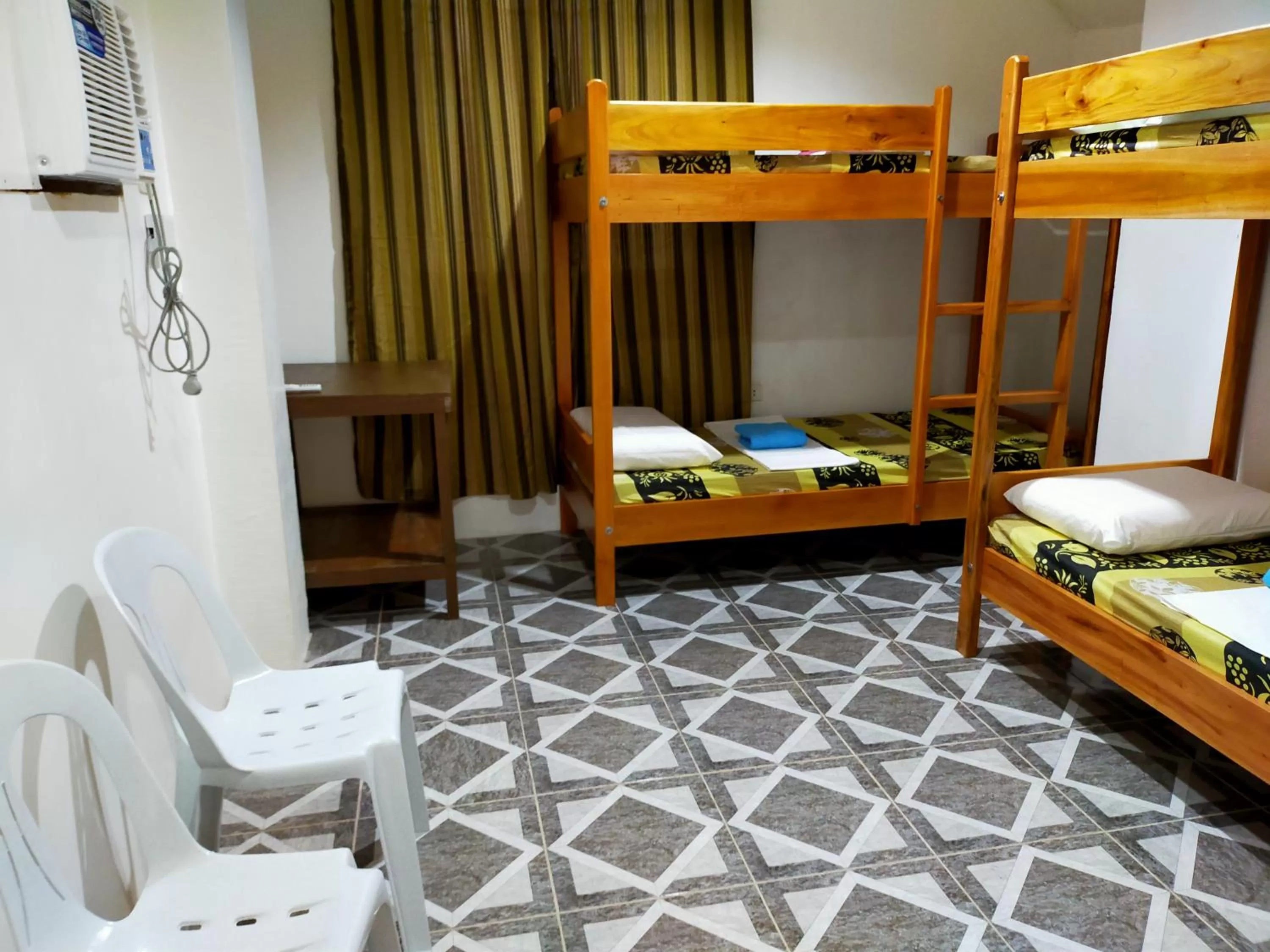 bunk bed in Pacifico Seaside Lodge