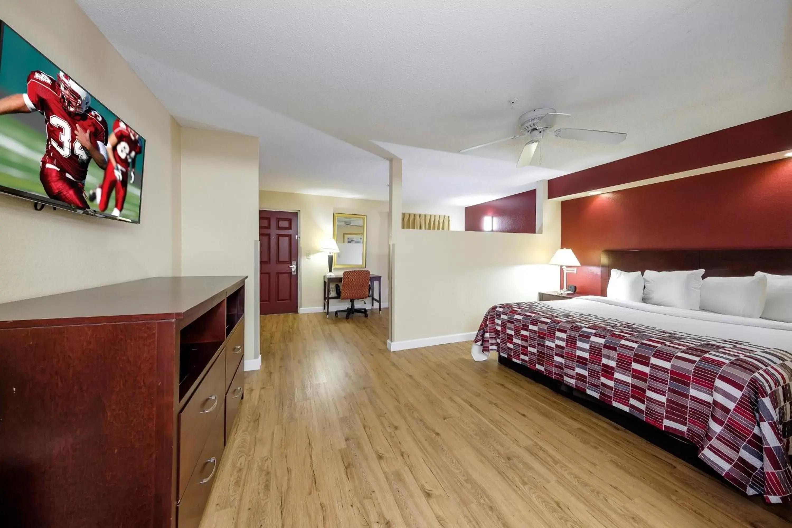 Bedroom in Red Roof Inn Ellenton - Bradenton NE