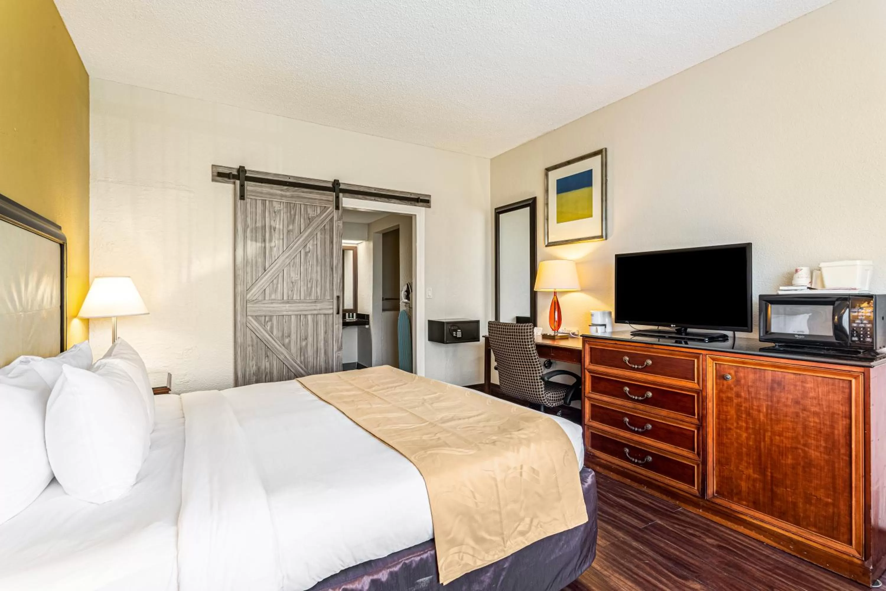 King Room - Disability Access/Non-Smoking in Quality Inn Boca Raton University Area