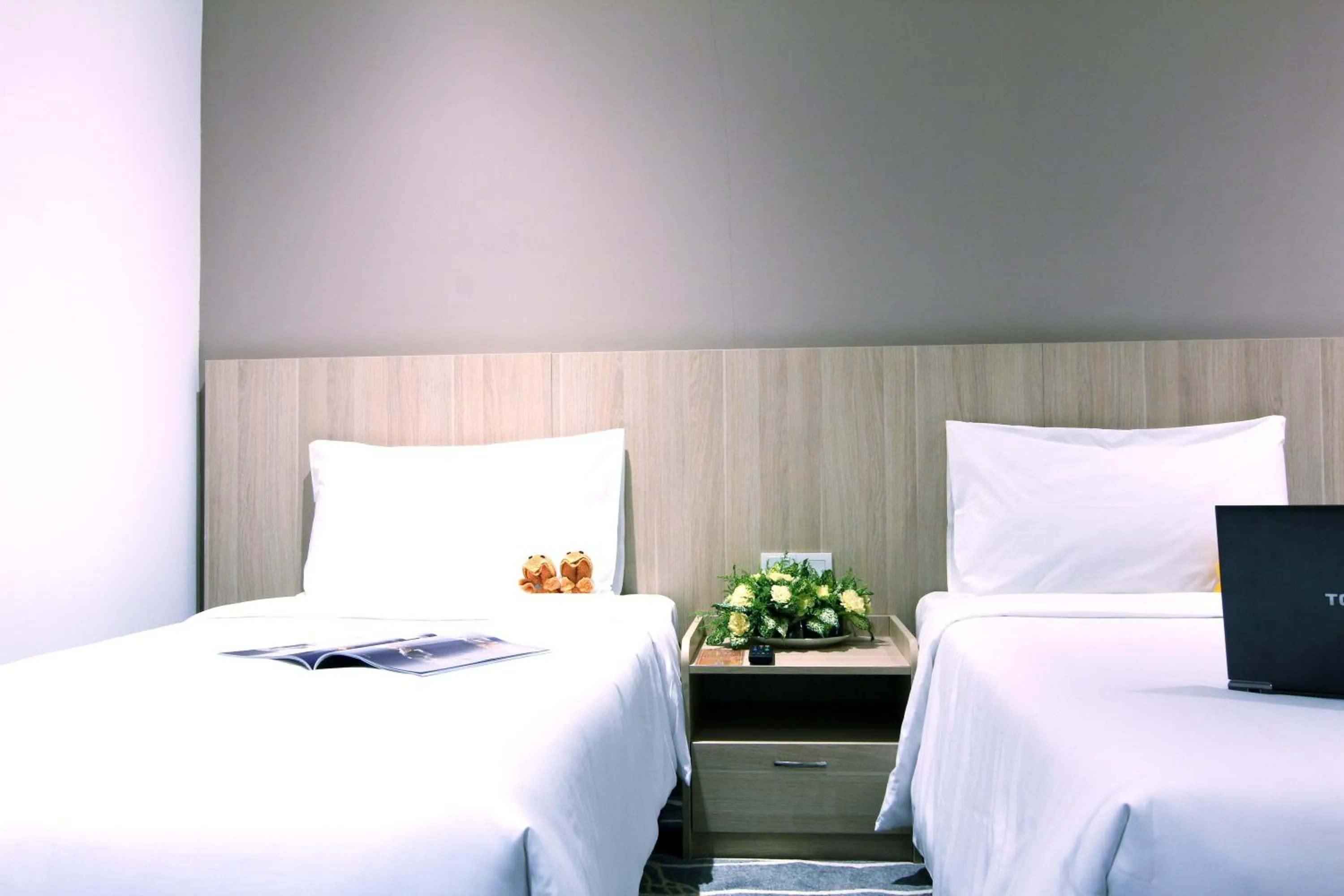 Bedroom, Bed in Pacific Express Hotel Chinatown