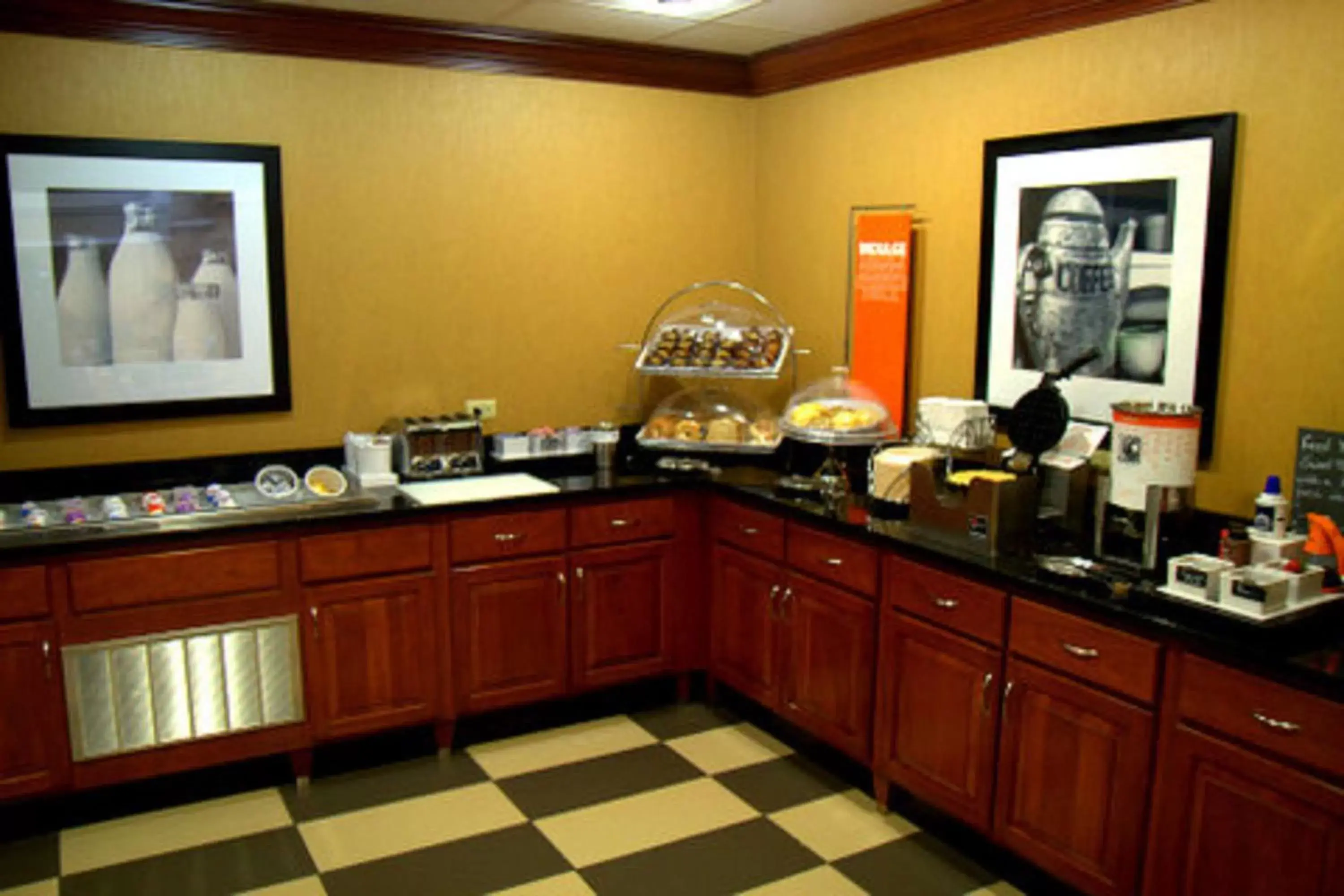 Dining area, Restaurant/Places to Eat in Hampton Inn & Suites, Springfield SW