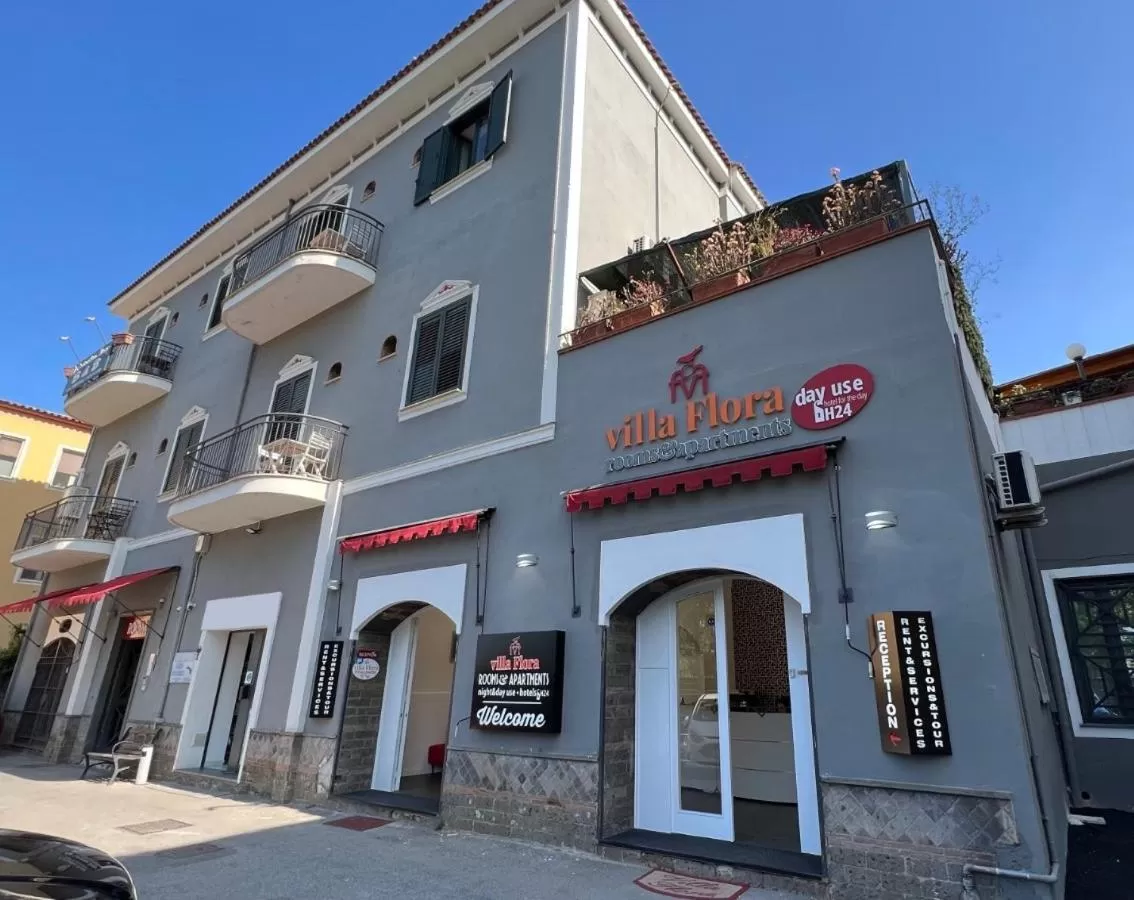 Property building in Villa Flora