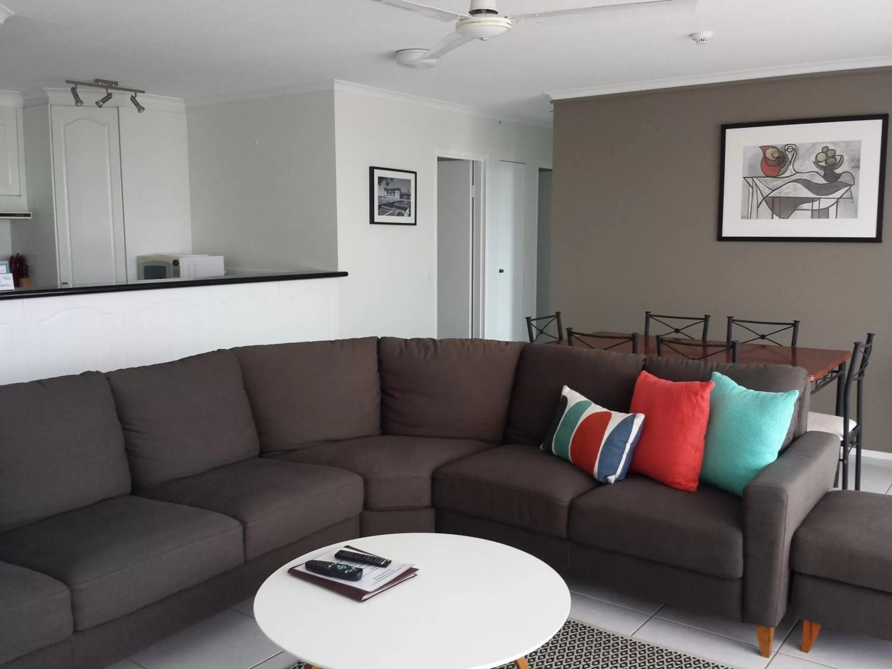 Living room, Seating Area in Kirribilli Apartments