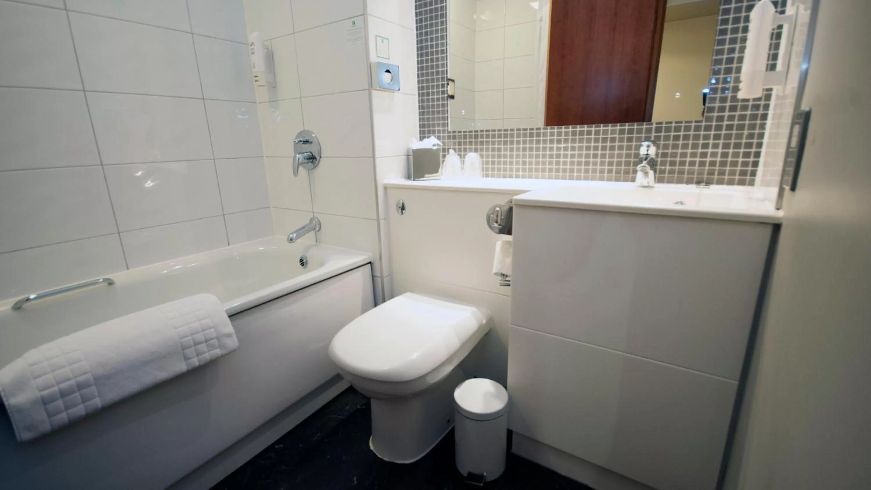 Shower, Bathroom in Holiday Inn Manchester - Central Park, an IHG Hotel