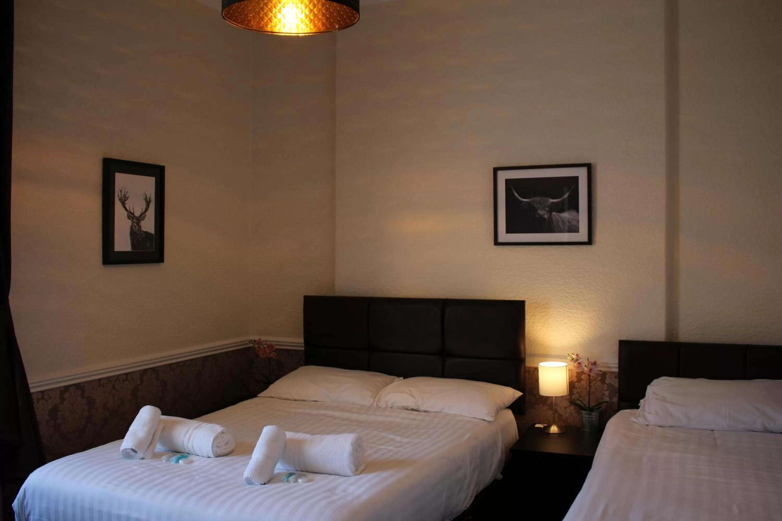 Bed in Ardmillan Hotel