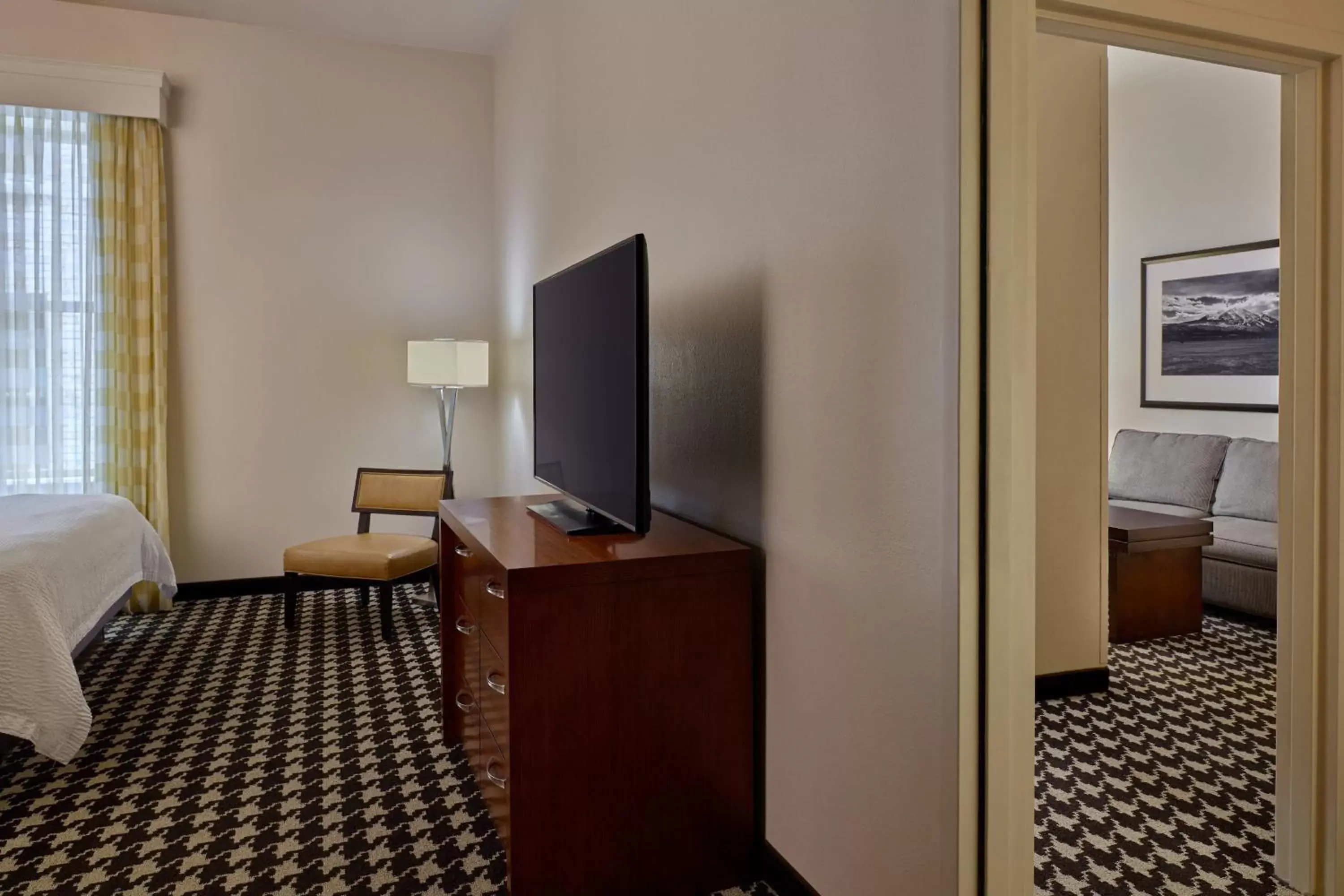 Bedroom, TV/Entertainment Center in Courtyard by Marriott Denver Downtown