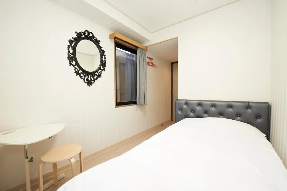 Photo of the whole room in Hotel Empire in Shinjuku