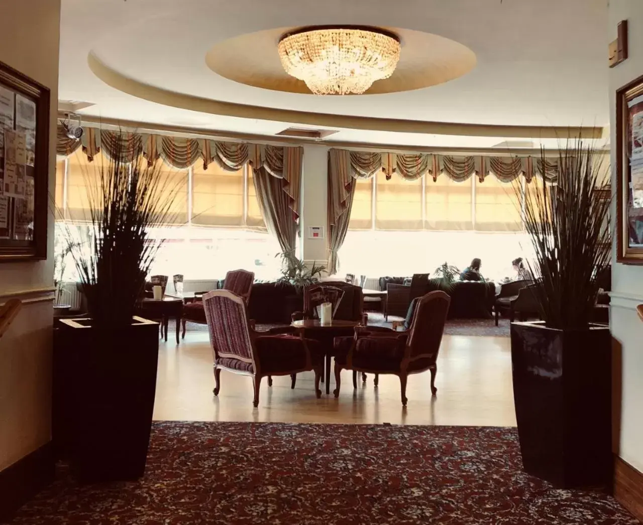 Lounge or bar, Restaurant/Places to Eat in Royal Hotel