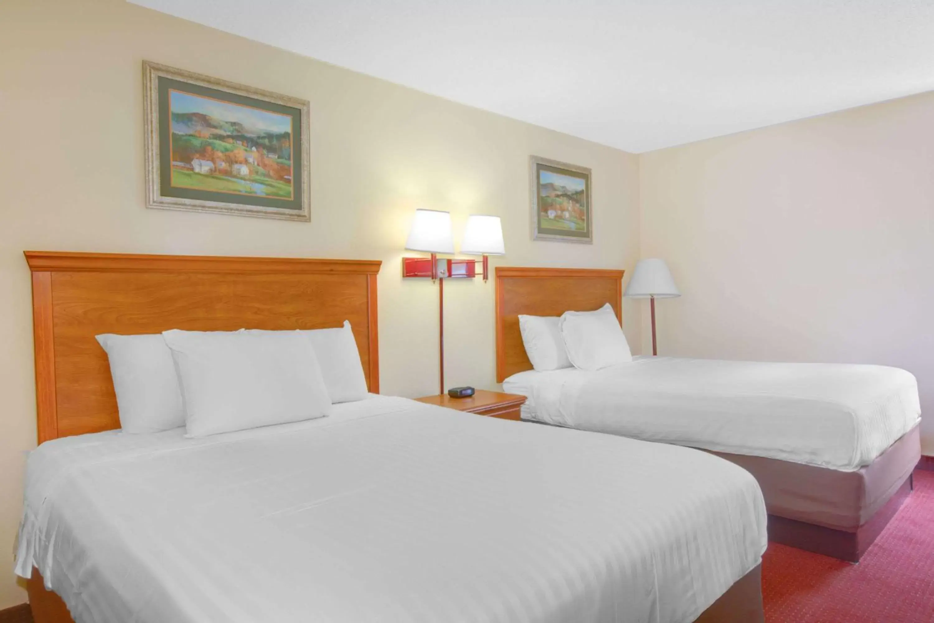 Photo of the whole room, Bed in Days Inn by Wyndham Mount Hope