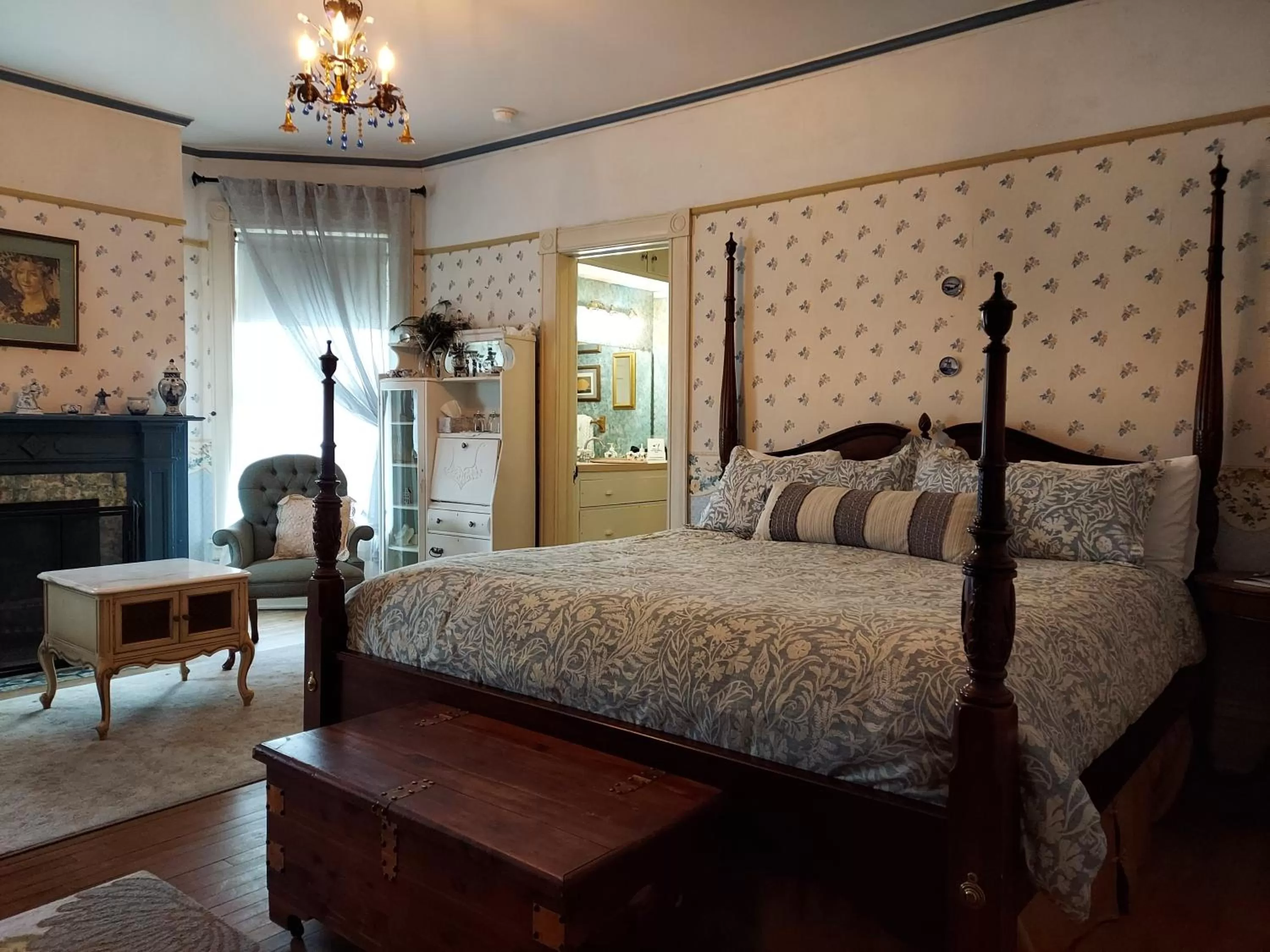 Bed in The Fresh Coast Inn at Ludington