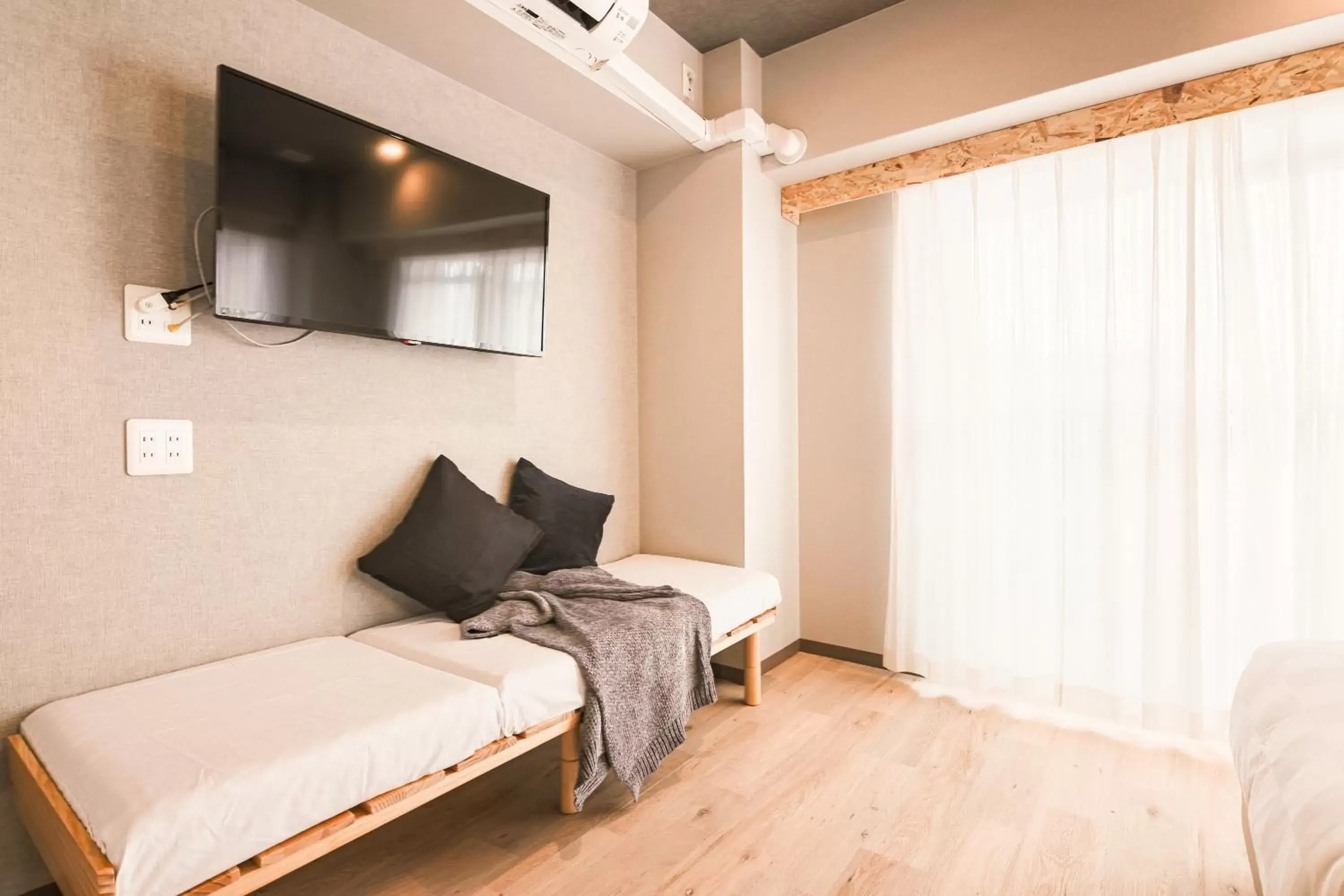 TV and multimedia, Bed in WAYFARER Kyoto Shijo TV and multimedia, Bed in WAYFARER Kyoto Shijo