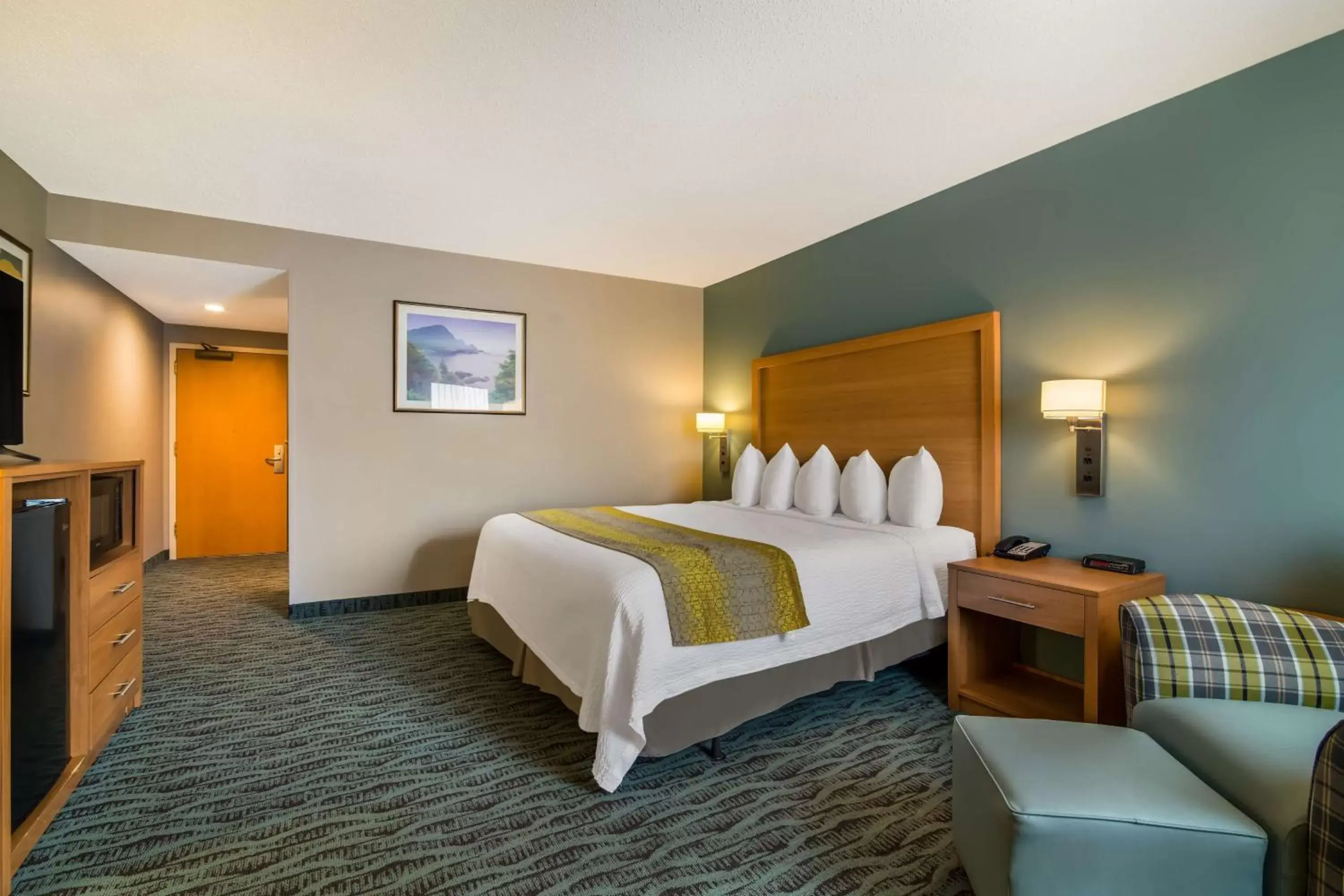 Bedroom, Bed in Best Western PLUS Executive Court Inn & Conference Center