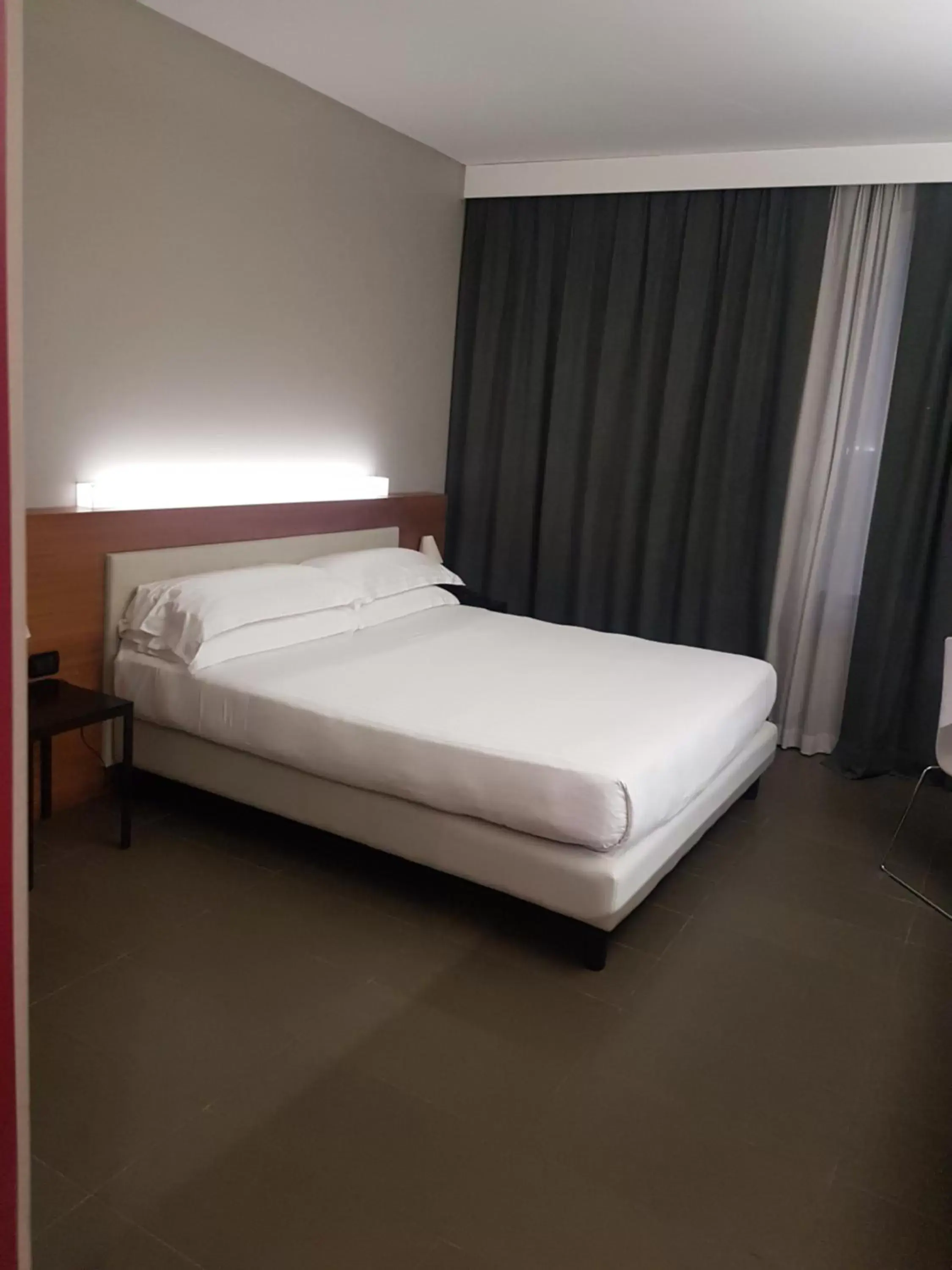 Double Room - Disability Access in Cosmopolitan Hotel