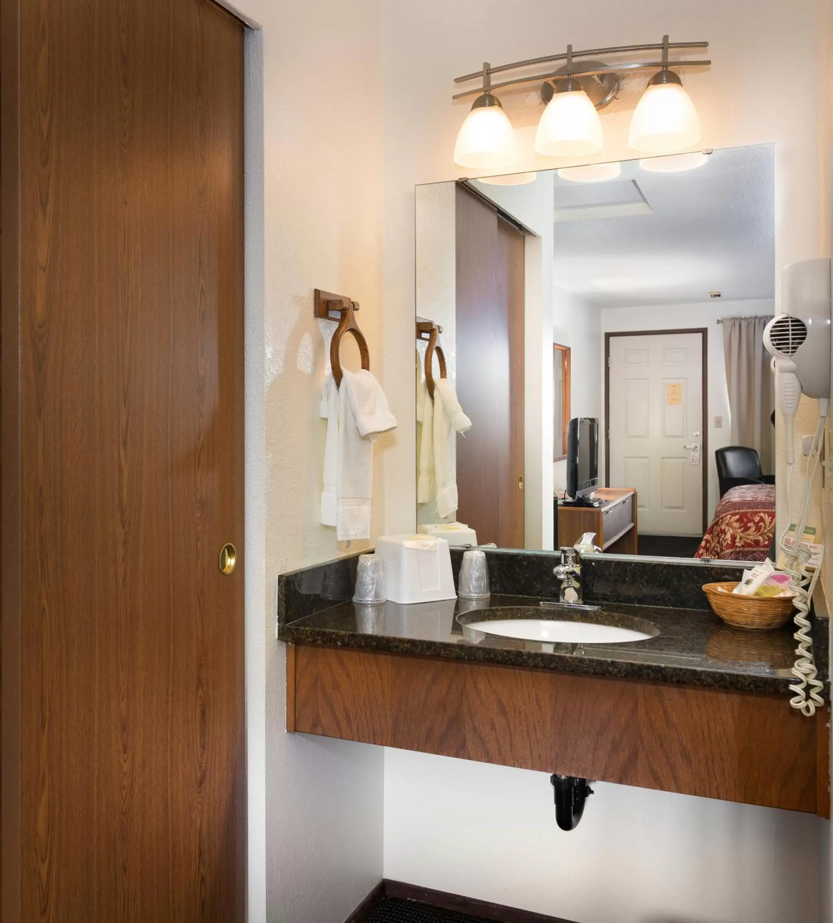 Bathroom in Cap Sante Inn