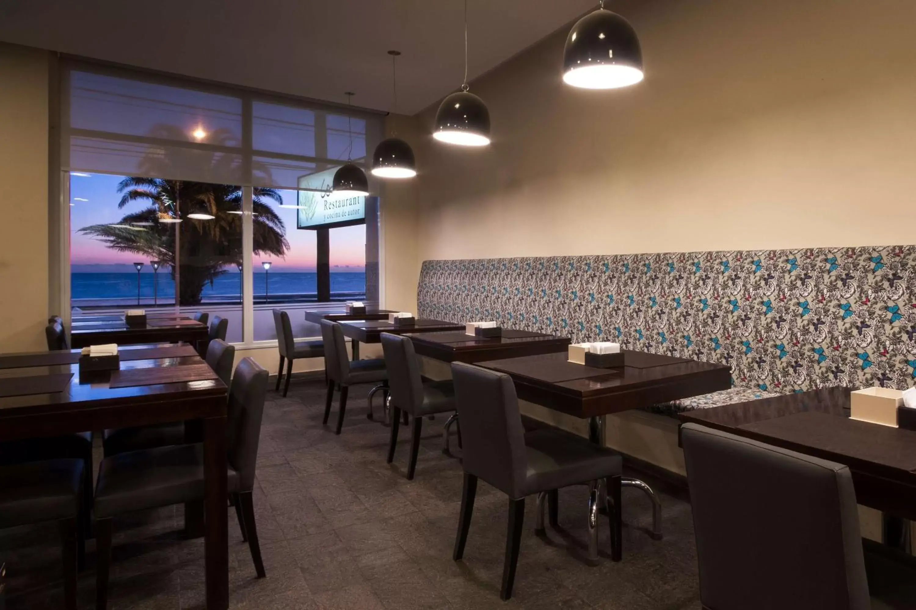 Restaurant/Places to Eat in Dazzler by Wyndham Puerto Madryn