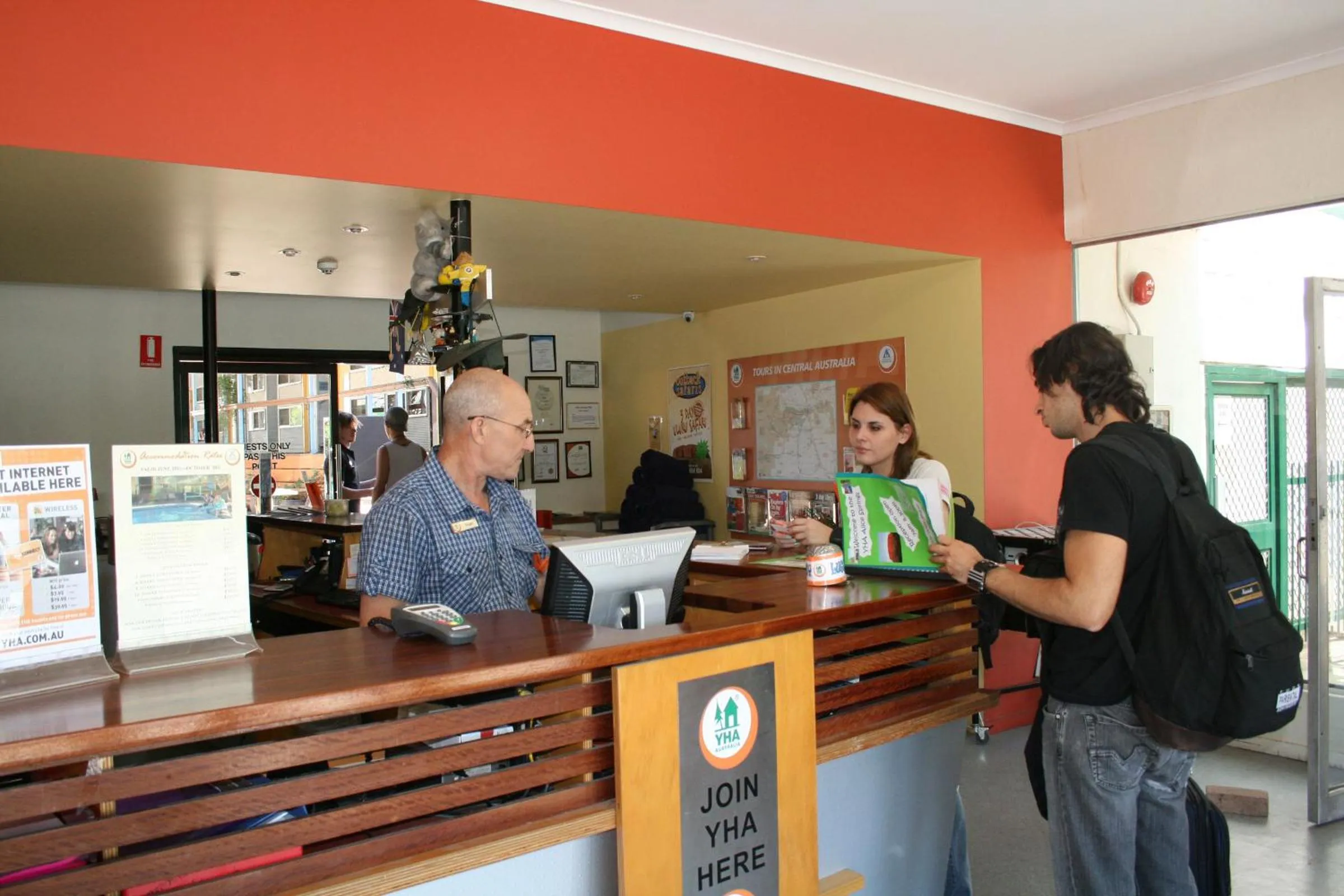People in YHA Alice Springs