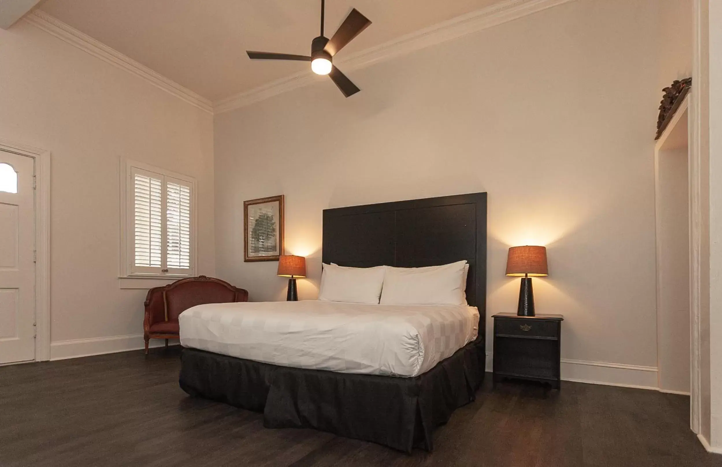 Bedroom, Bed in Historic Streetcar Inn