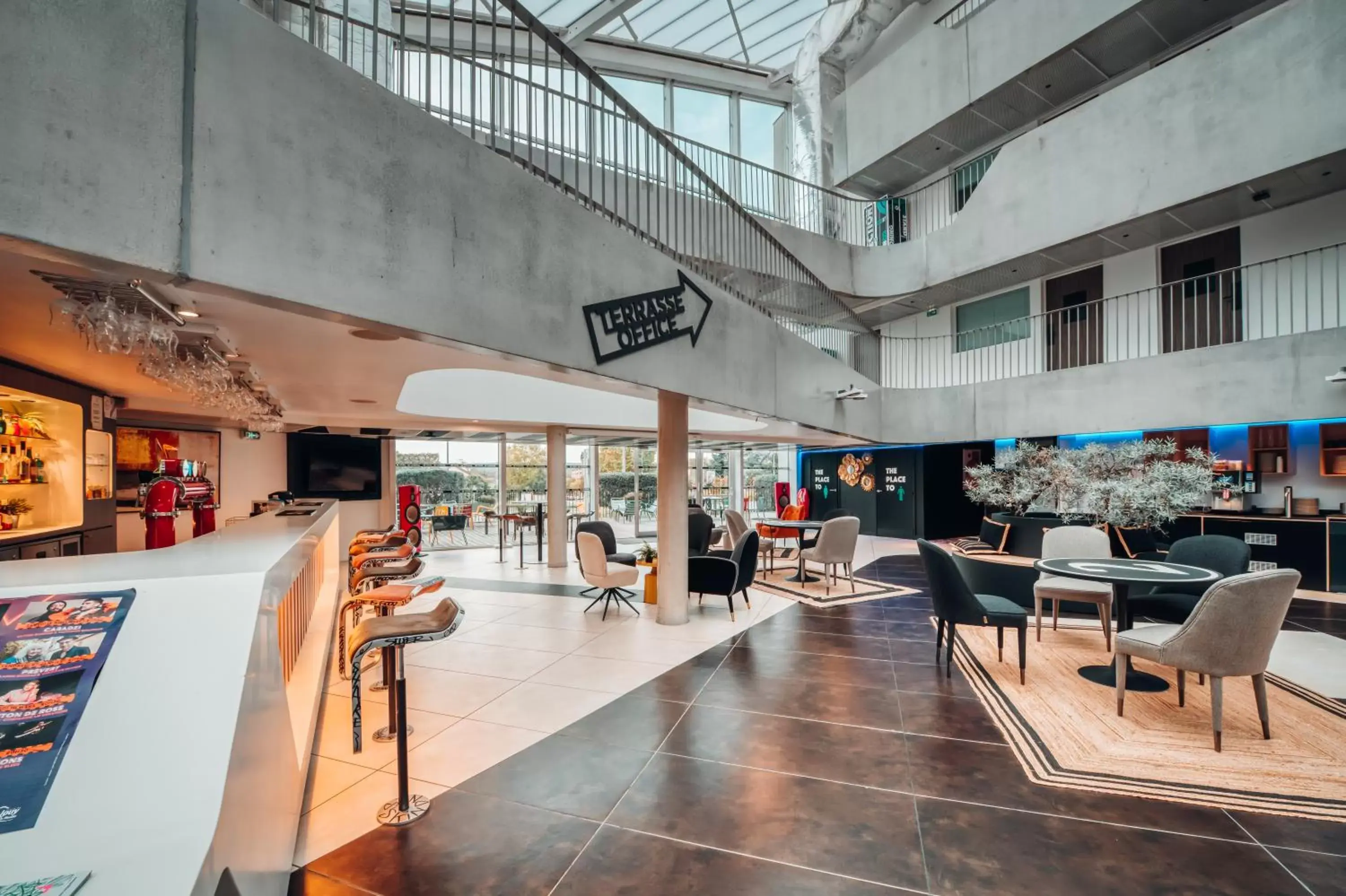 Lobby or reception, Restaurant/Places to Eat in COWOOL Cergy
